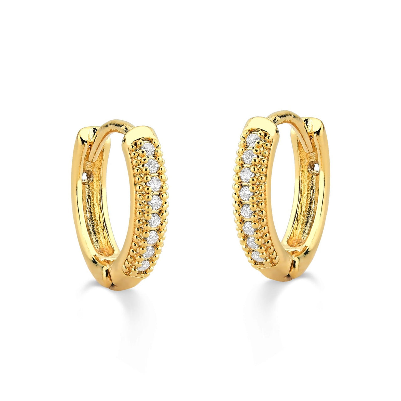BRINCO DE ARGOLA MÉDIA CRAVEJADA DE ZIRCÔNIA FOLHEADO A OURO 18K