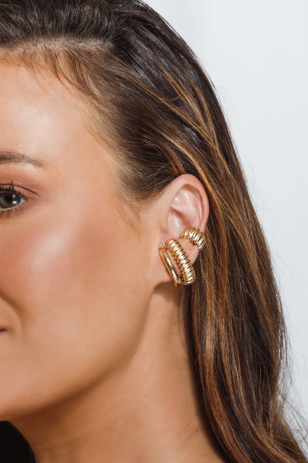 BRINCO EAR HOOK DUPLO LISO E SEGMENTADO FOLHEADO A OURO 18K