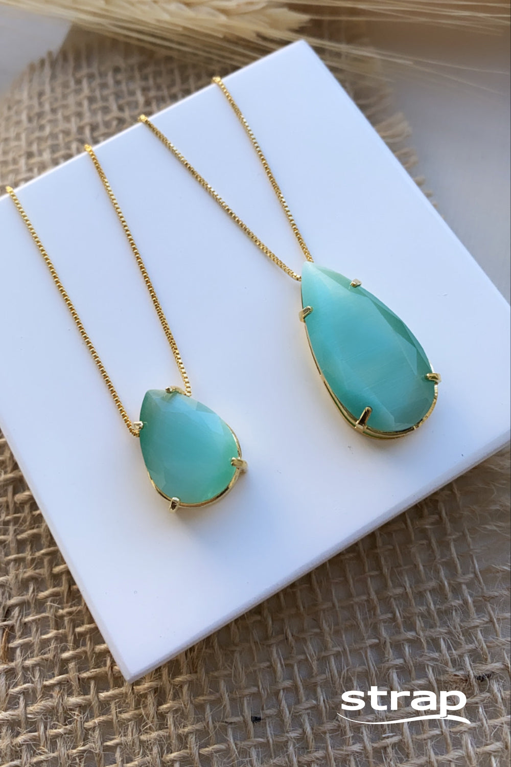 COLAR PEDRA OVAL ACETINADA VERDE FOLHEADO A OURO 18K