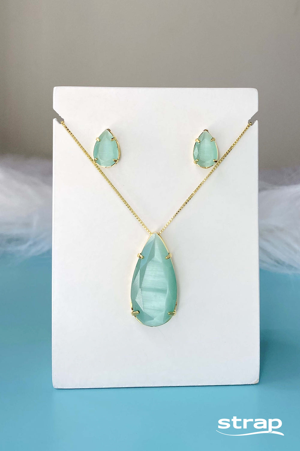 COLAR PEDRA VERDE ACETINADA FOLHEADO A OURO 18K