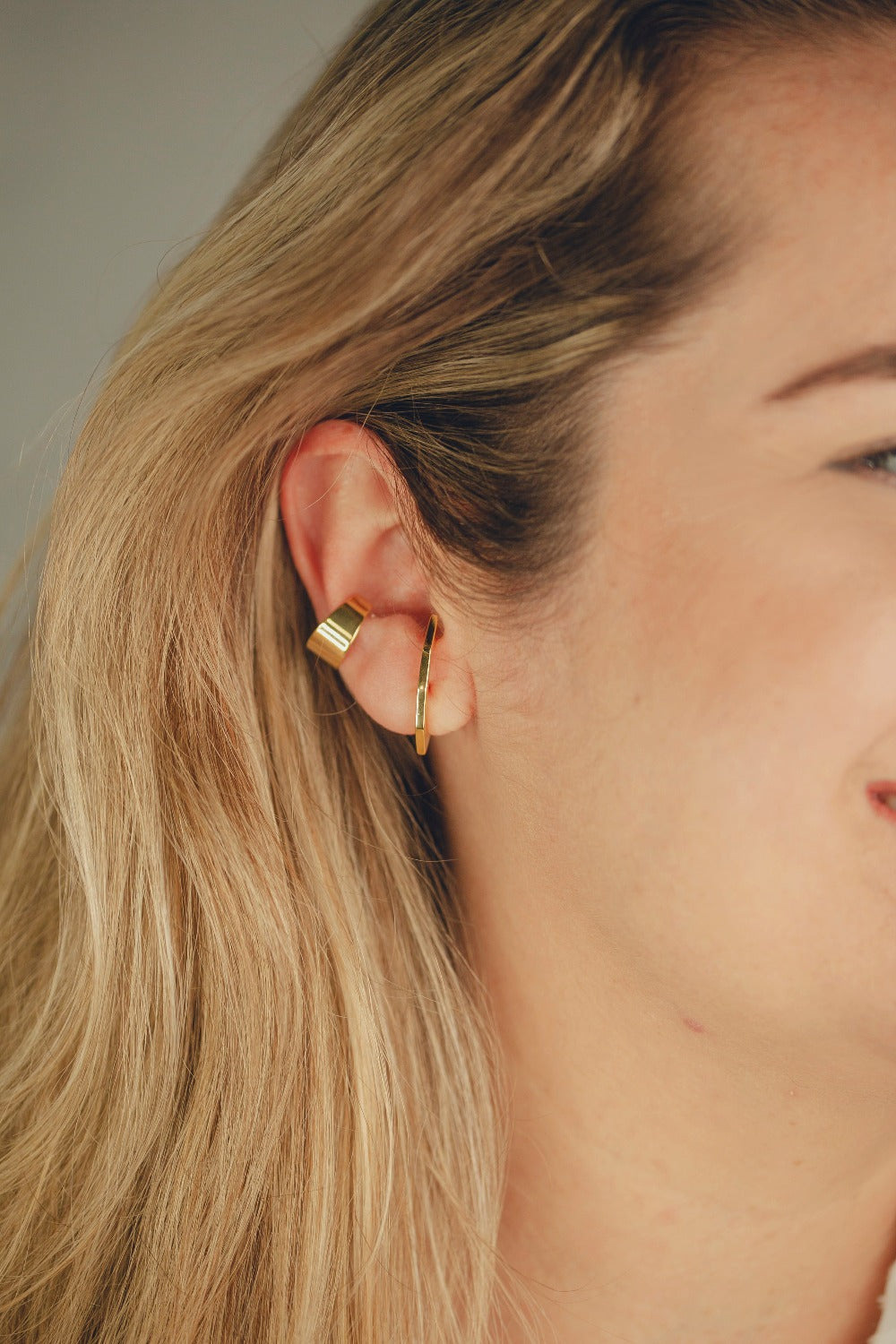 BRINCO SEXTAVADO COM ZIRCONIA FOLHEADO A OURO 18K