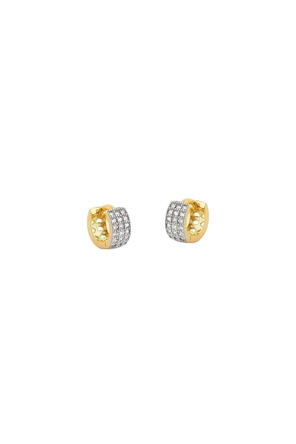 BRINCO ARGOLA CRAVEJADA DE MICROZIRCONIA CRISTAL "P" FOLHEADO A OURO 18K