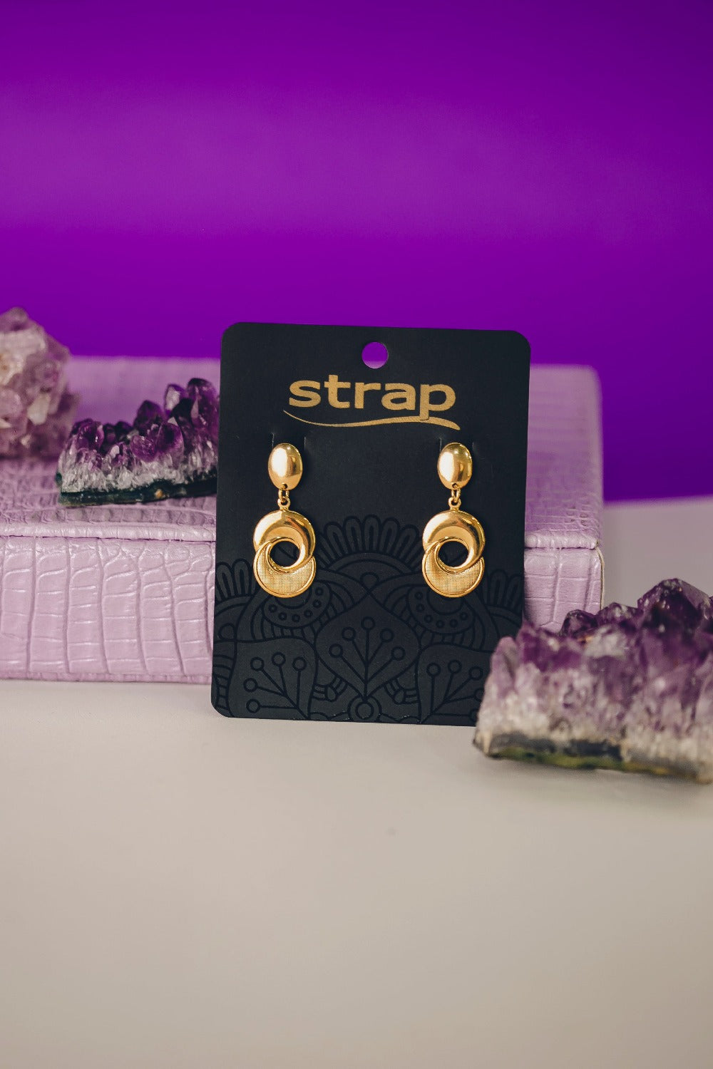 BRINCO DUAS MEIA LUA FOLHEADO A OURO 18K