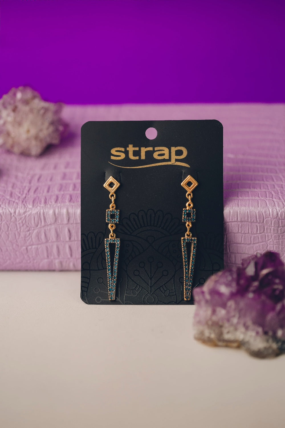 BRINCO COM VÁRIAS FORMAS COM ZIRCÔNIAS AZUIS   FOLHEADO A OURO 18K