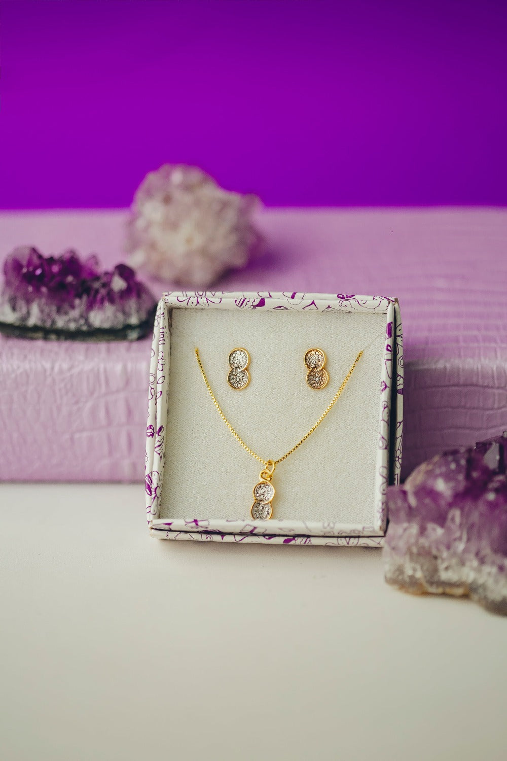 CONJUNTO DE BRINCOS E COLAR DOIS CÍRCULOS  FOLHEADO A OURO 18K