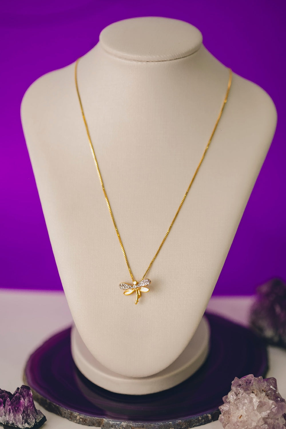 COLAR LIBÉLULA COM ZIRCÔNIAS FOLHEADO A OURO 18K
