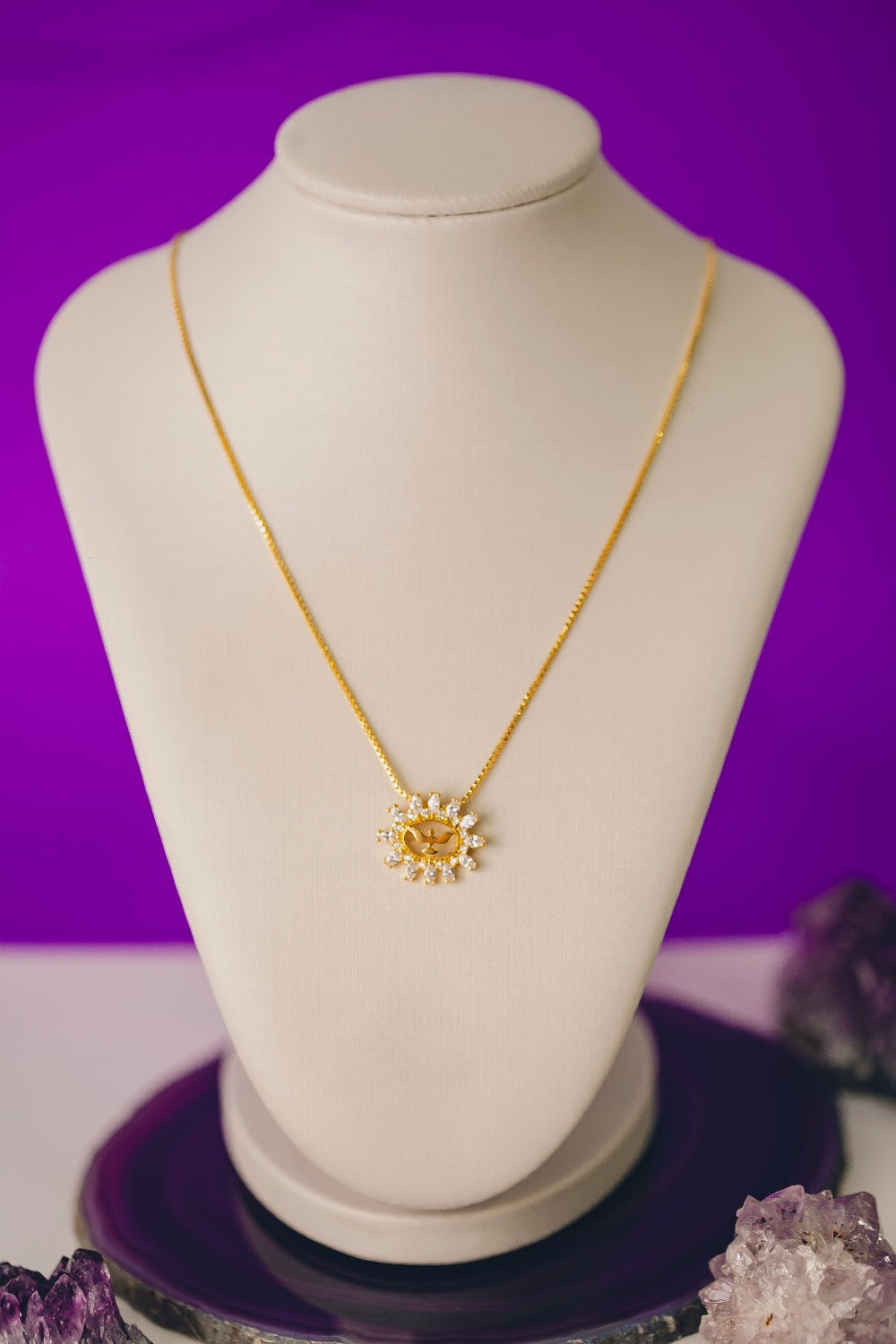 COLAR REDONDO ESPÍRITO SANTO FOLHEADO A OURO 18K