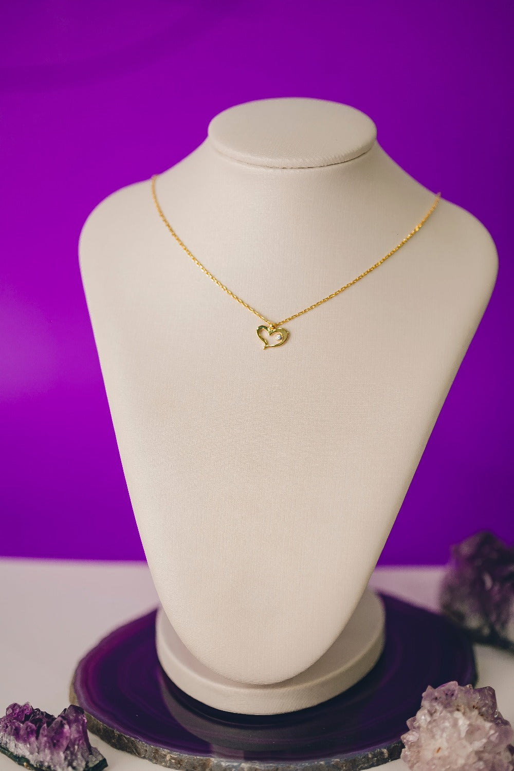 COLAR DE CORAÇÃO COM PONTO DE LUZ FOLHEADO A OURO 18K