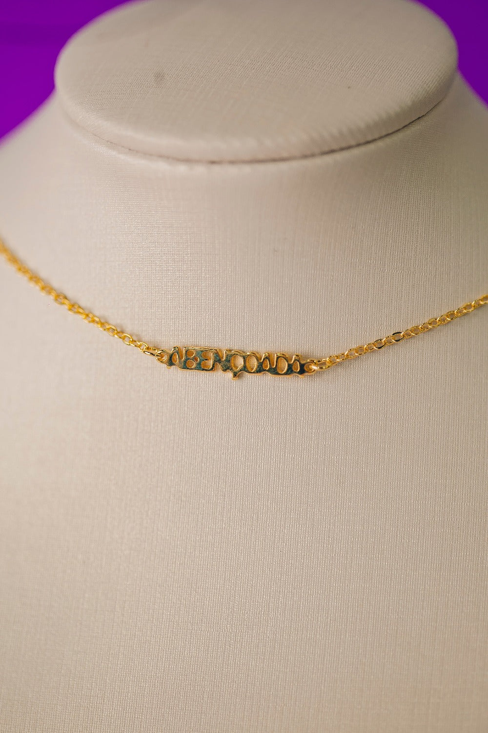 COLAR COM ESCRITA ABENÇOADA FOLHEADO A OURO 18K
