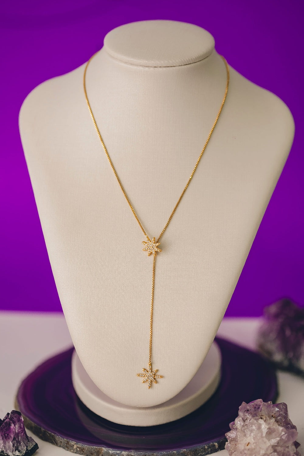 COLAR GRAVATA COM DUAS ESTRELAS CRAVEJADAS DE ZIRCÔNIAS FOLHEADO A OURO 18K