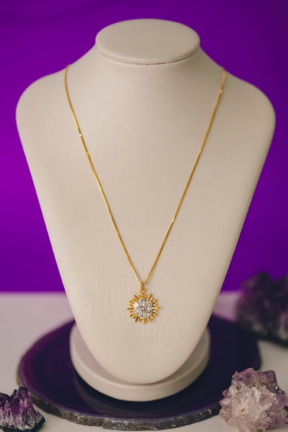 COLAR GIRASSOL CRAVEJADO COM ZIRCÔNIAS FOLHEADO A OURO 18K