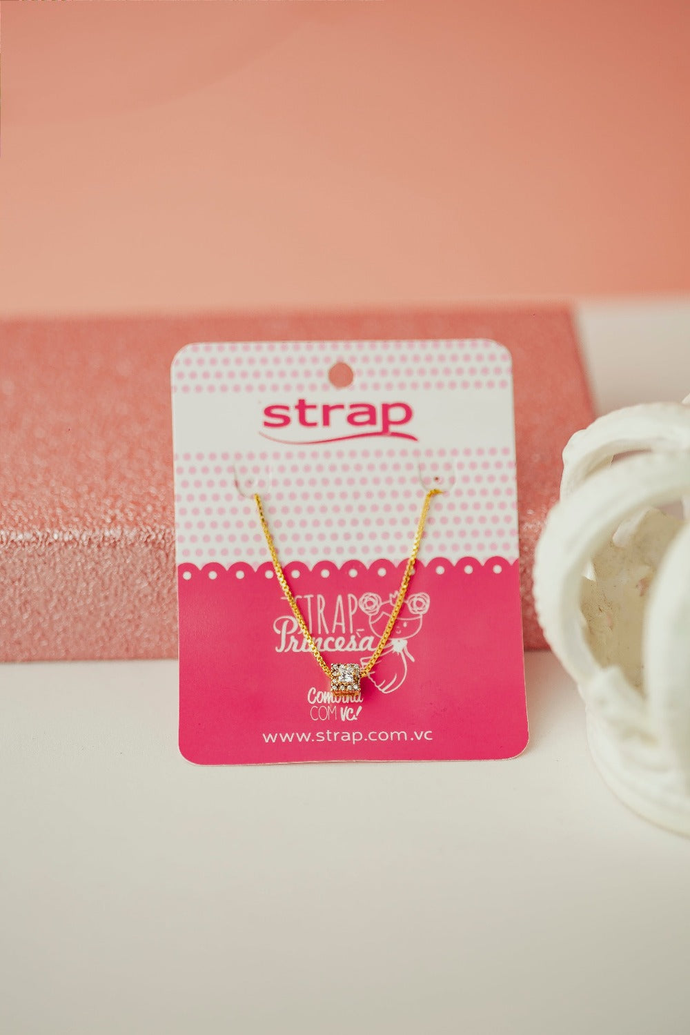 COLAR INFANTIL PINGENTE QUADRADO COM ZIRCÔNIAS FOLHEADO A OURO 18K