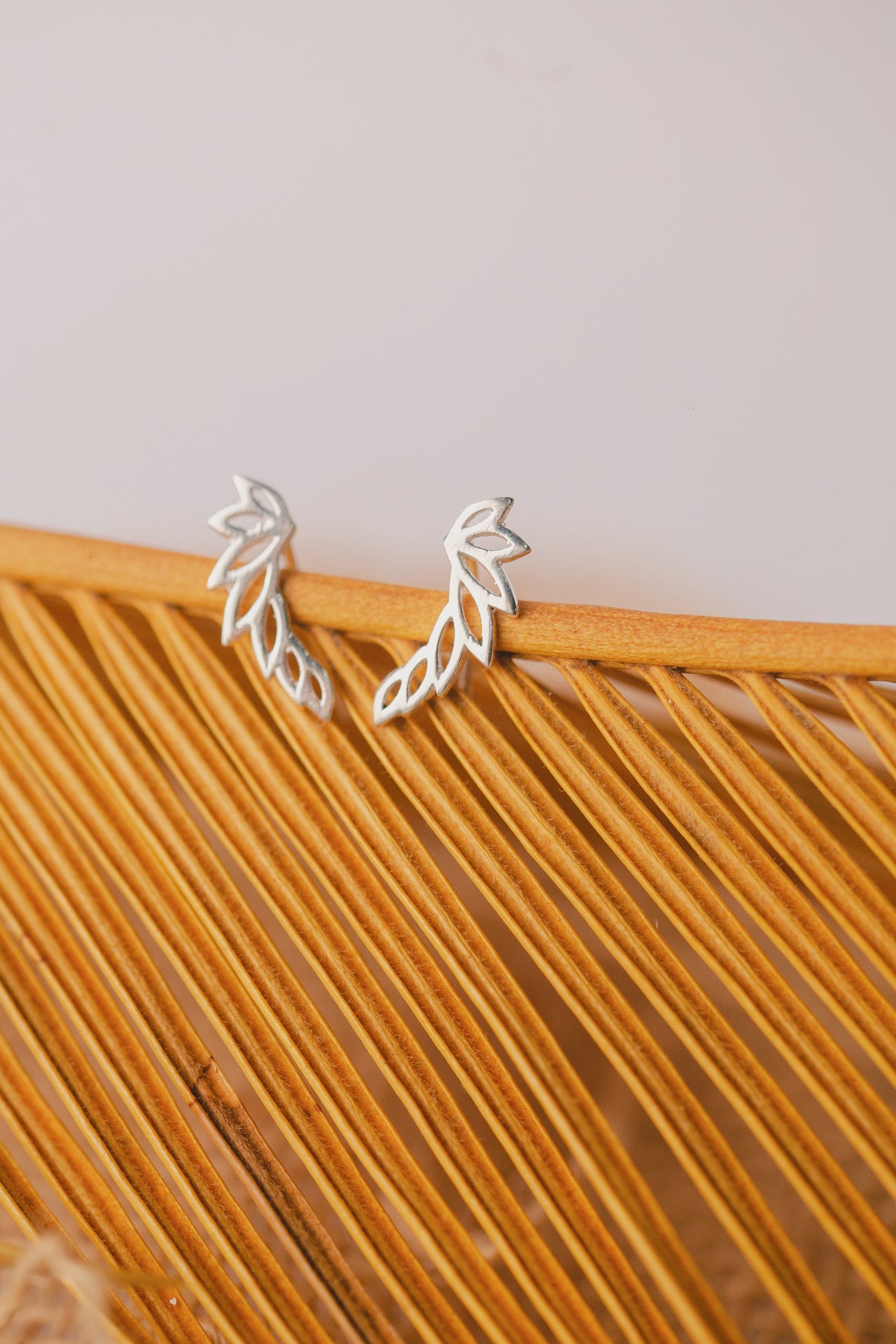 BRINCO DE PRATA EAR CUFF FOLHAS VAZADAS