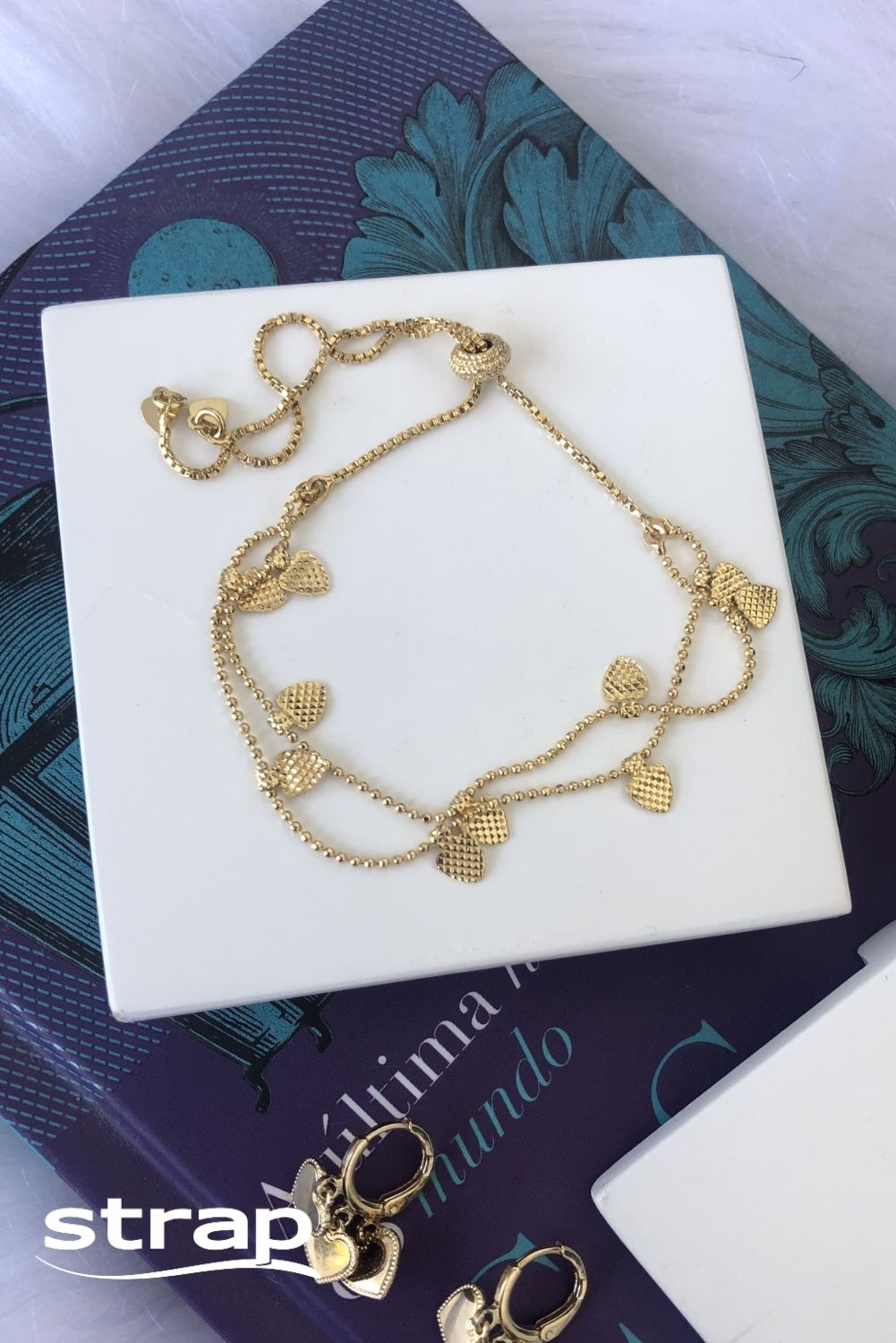 PULSEIRA AJUSTÁVEL COM CORAÇÕES FOLHEADA A OURO 18K