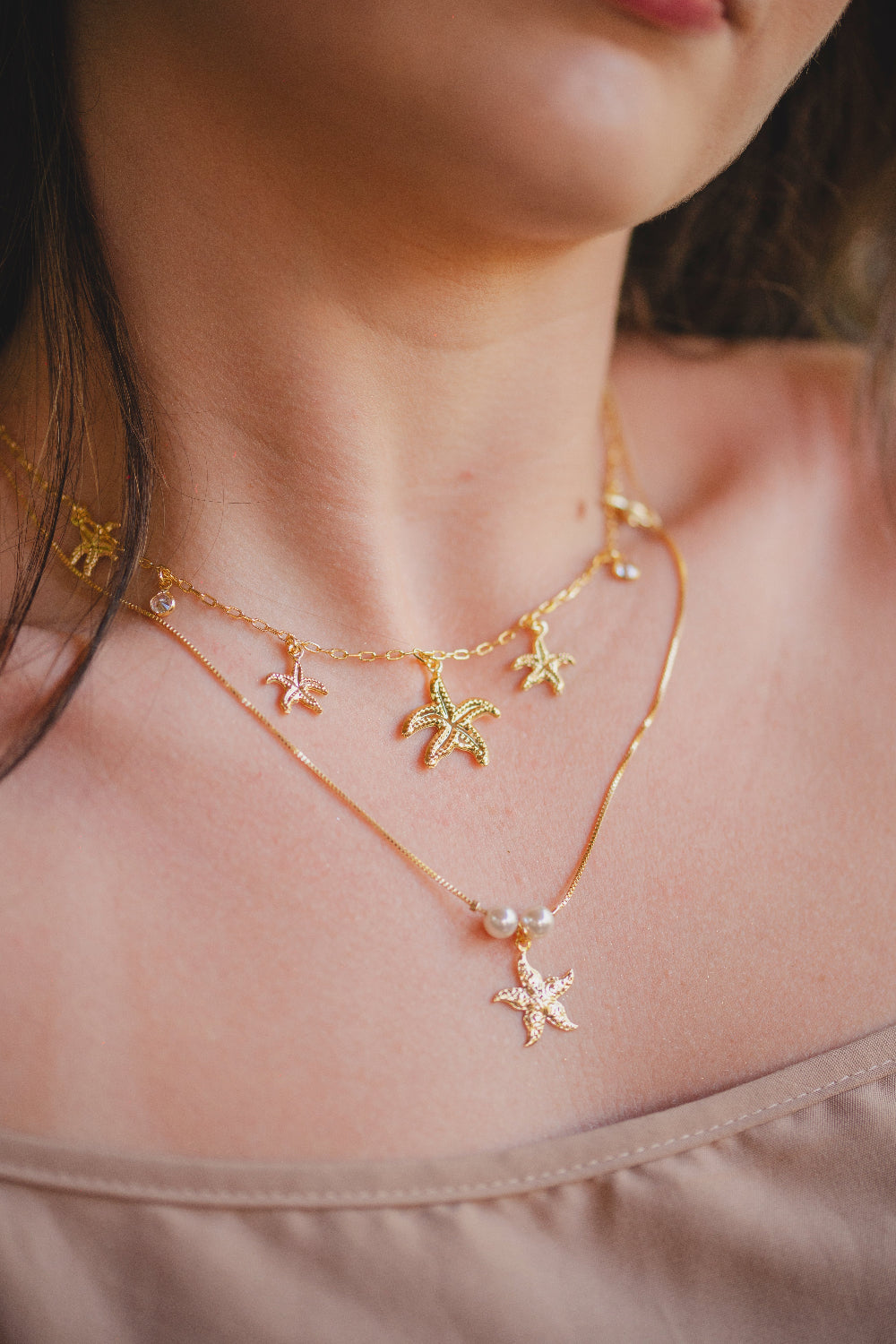 COLAR COM PÉROLAS E ESTRELA DO MAR 45CM FOLHEADO A OURO 18K