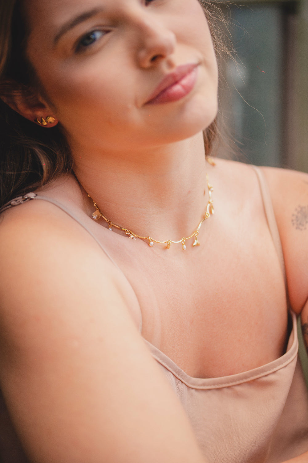 COLAR CHOKER FININHA FUNDO DO MAR FOLHEADO A OURO 18K