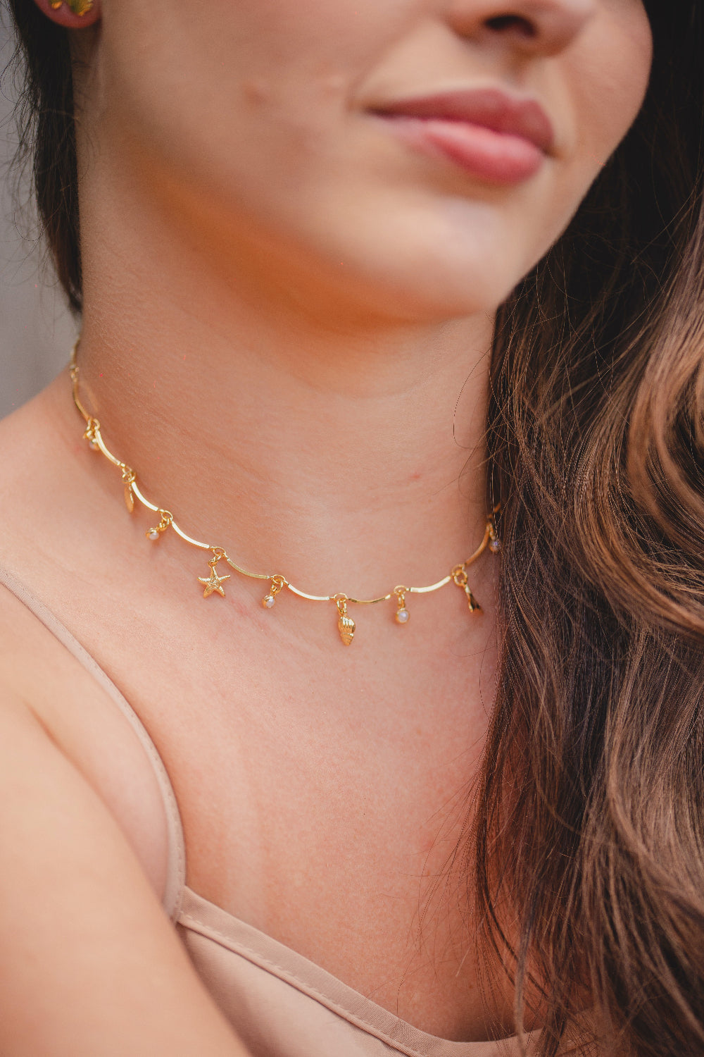 COLAR CHOKER FININHA FUNDO DO MAR FOLHEADO A OURO 18K