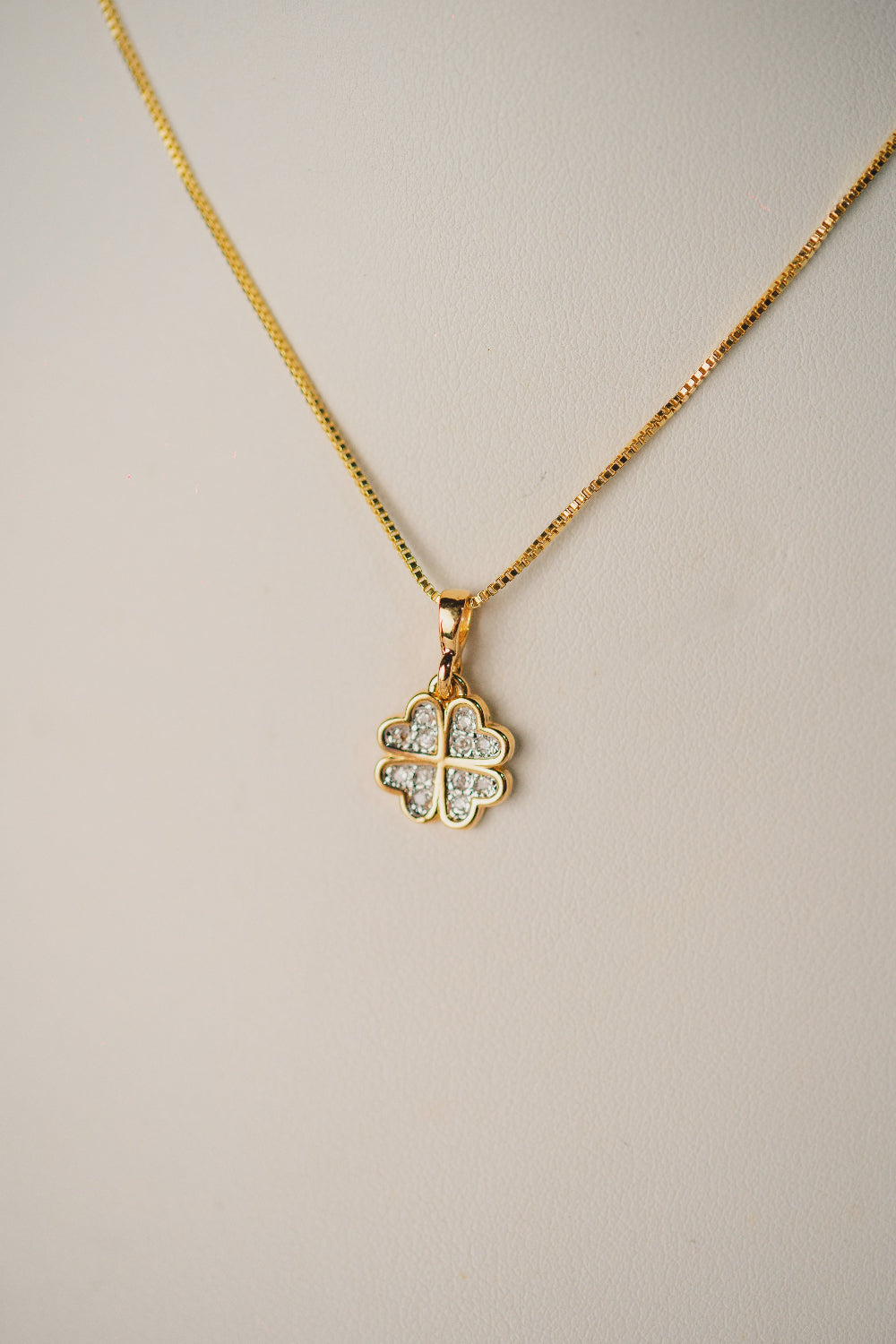 COLAR OUTLET FOLHEADO A OURO 18K