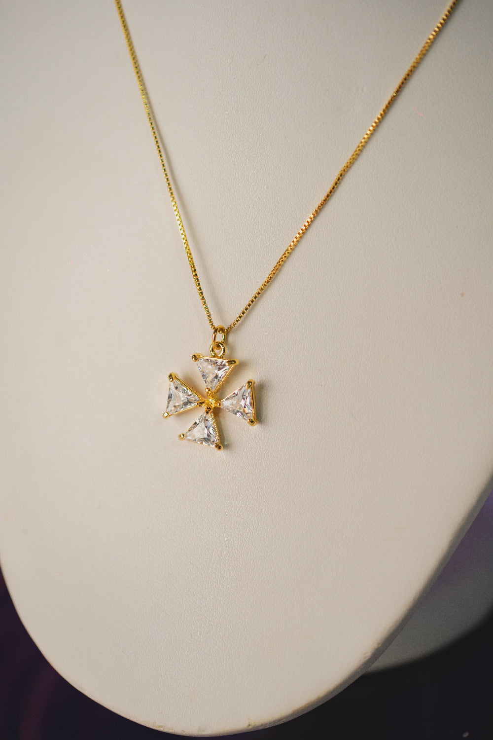 COLAR OUTLET FOLHEADO A OURO 18K