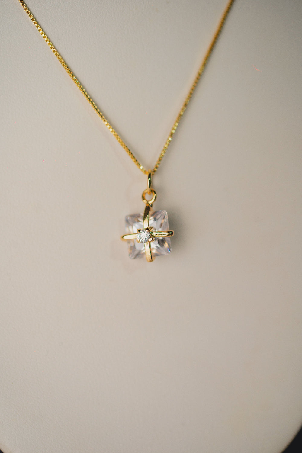 COLAR OUTLET FOLHEADO A OURO 18K