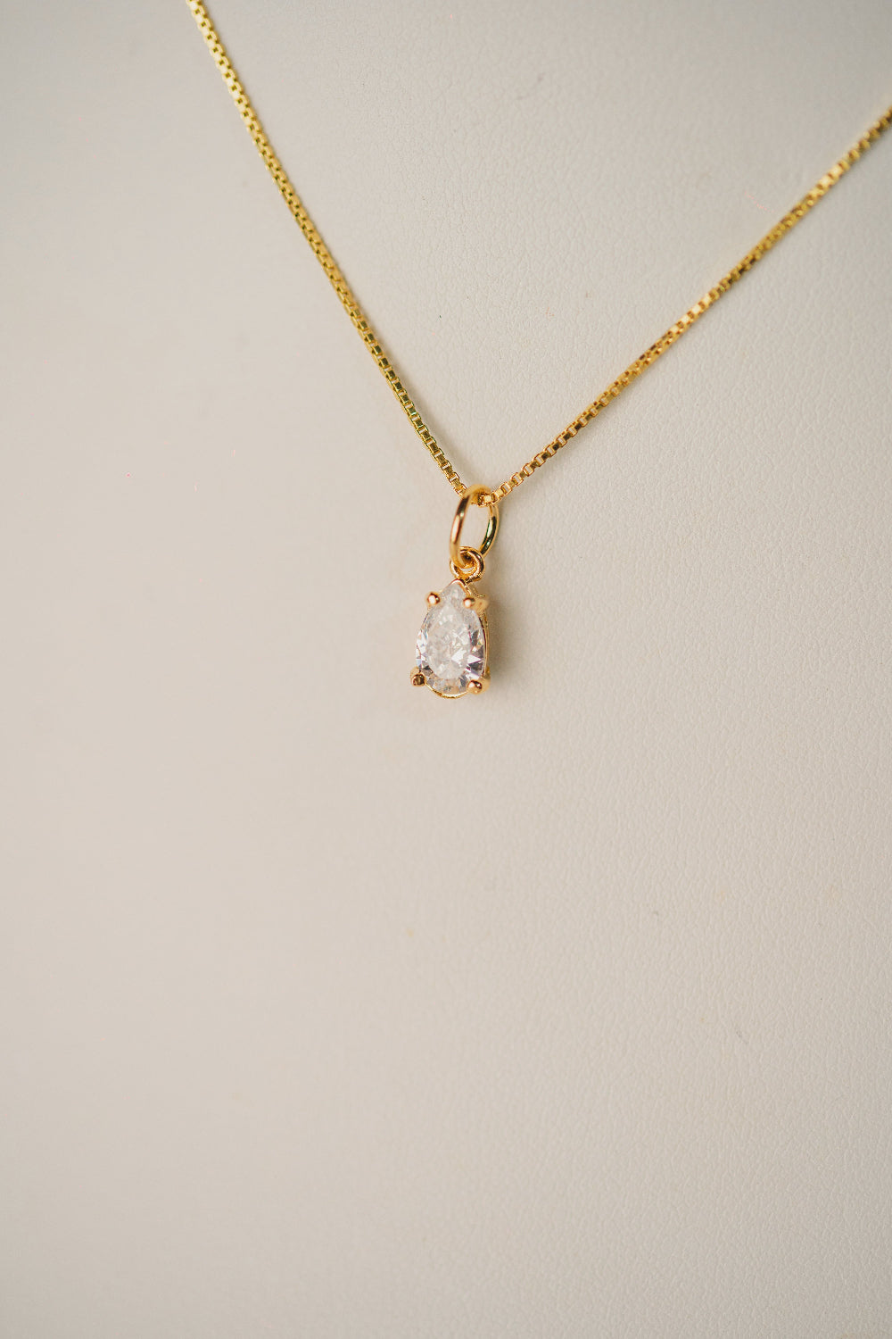COLAR OUTLET FOLHEADO A OURO 18K
