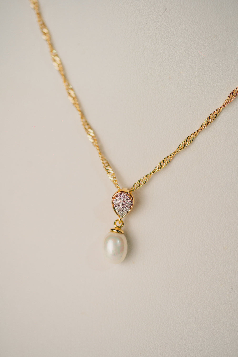 COLAR OUTLET FOLHEADO A OURO 18K