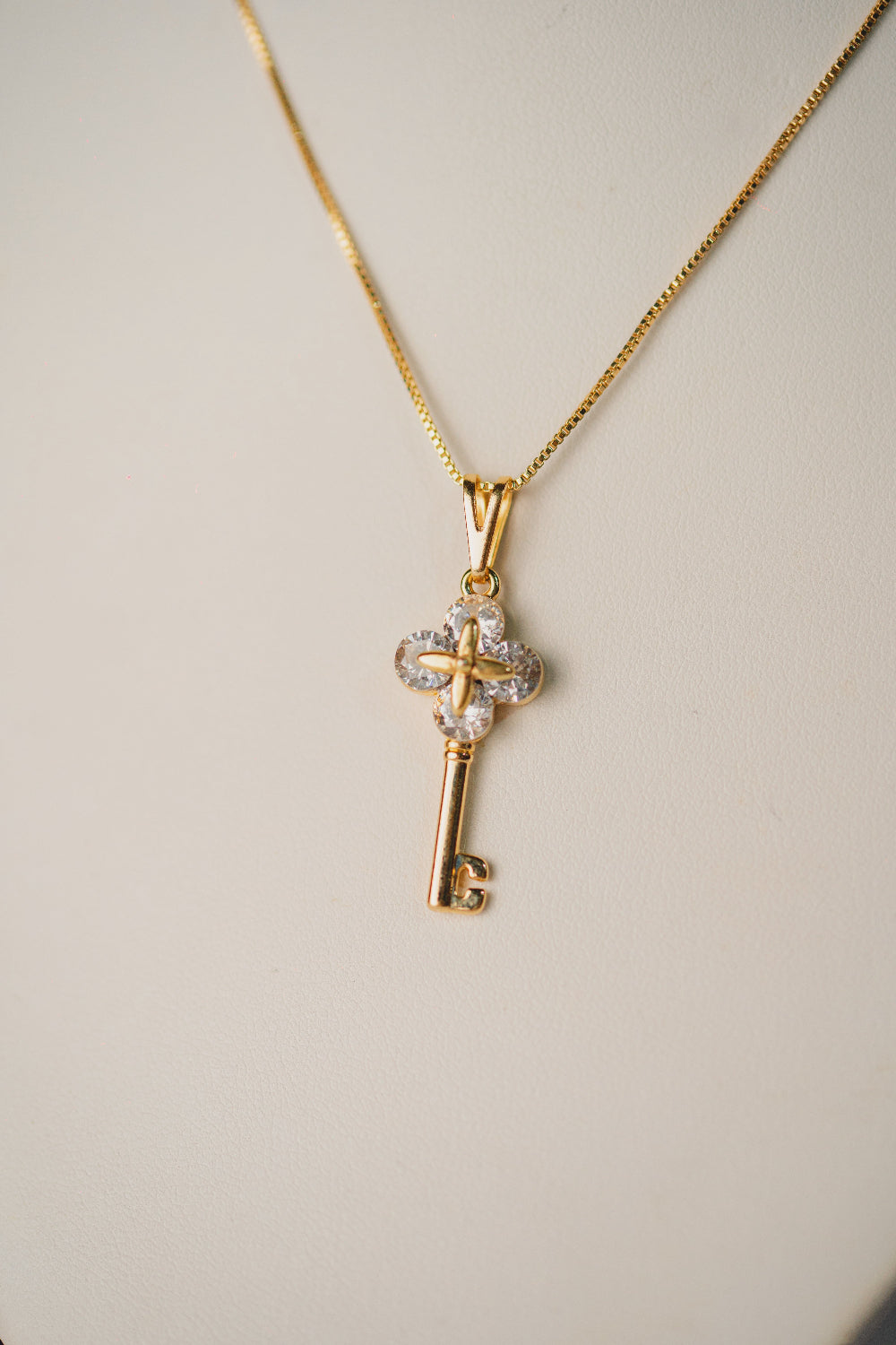 COLAR OUTLET FOLHEADO A OURO 18K