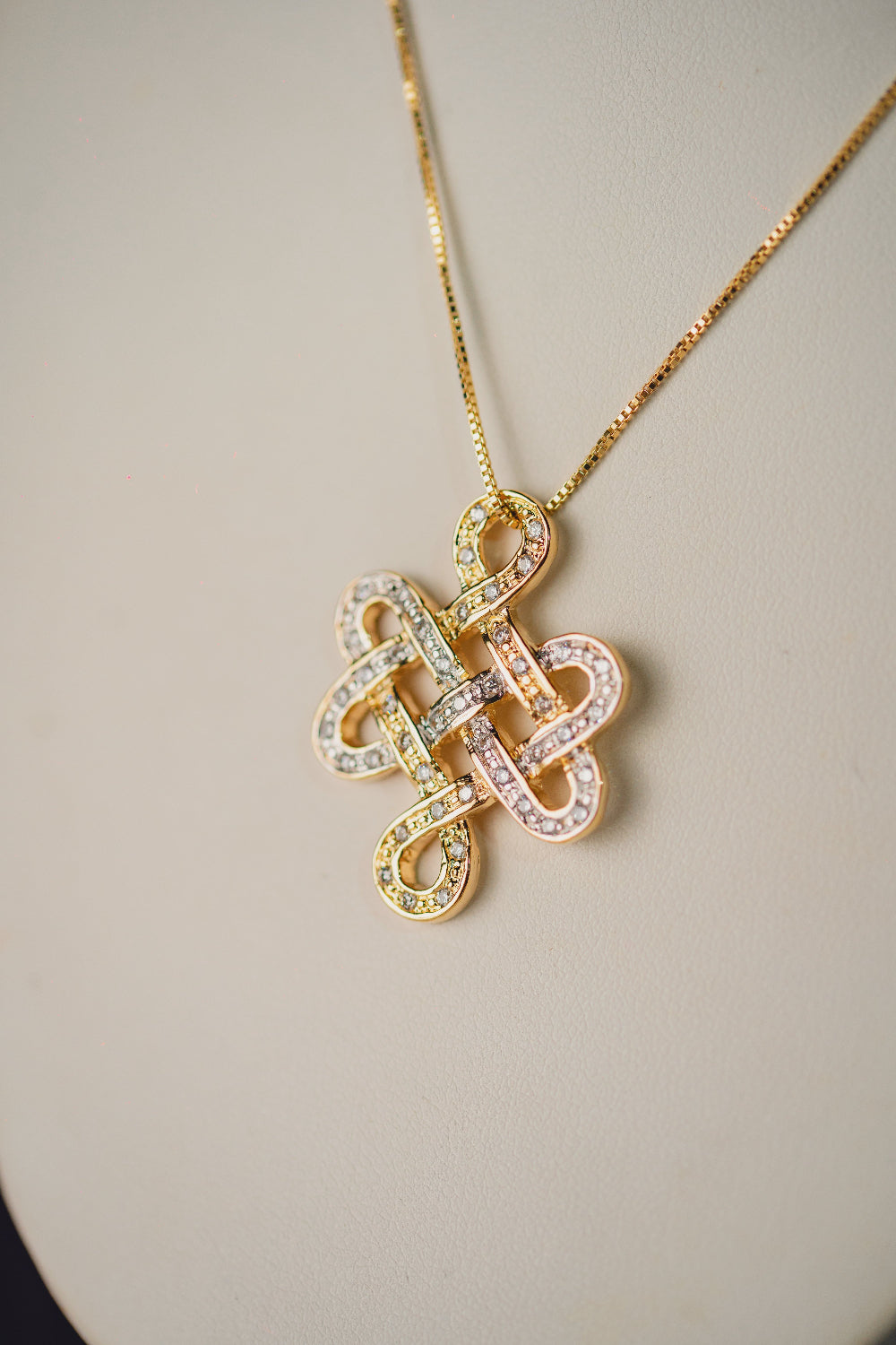 COLAR OUTLET FOLHEADO A OURO 18K