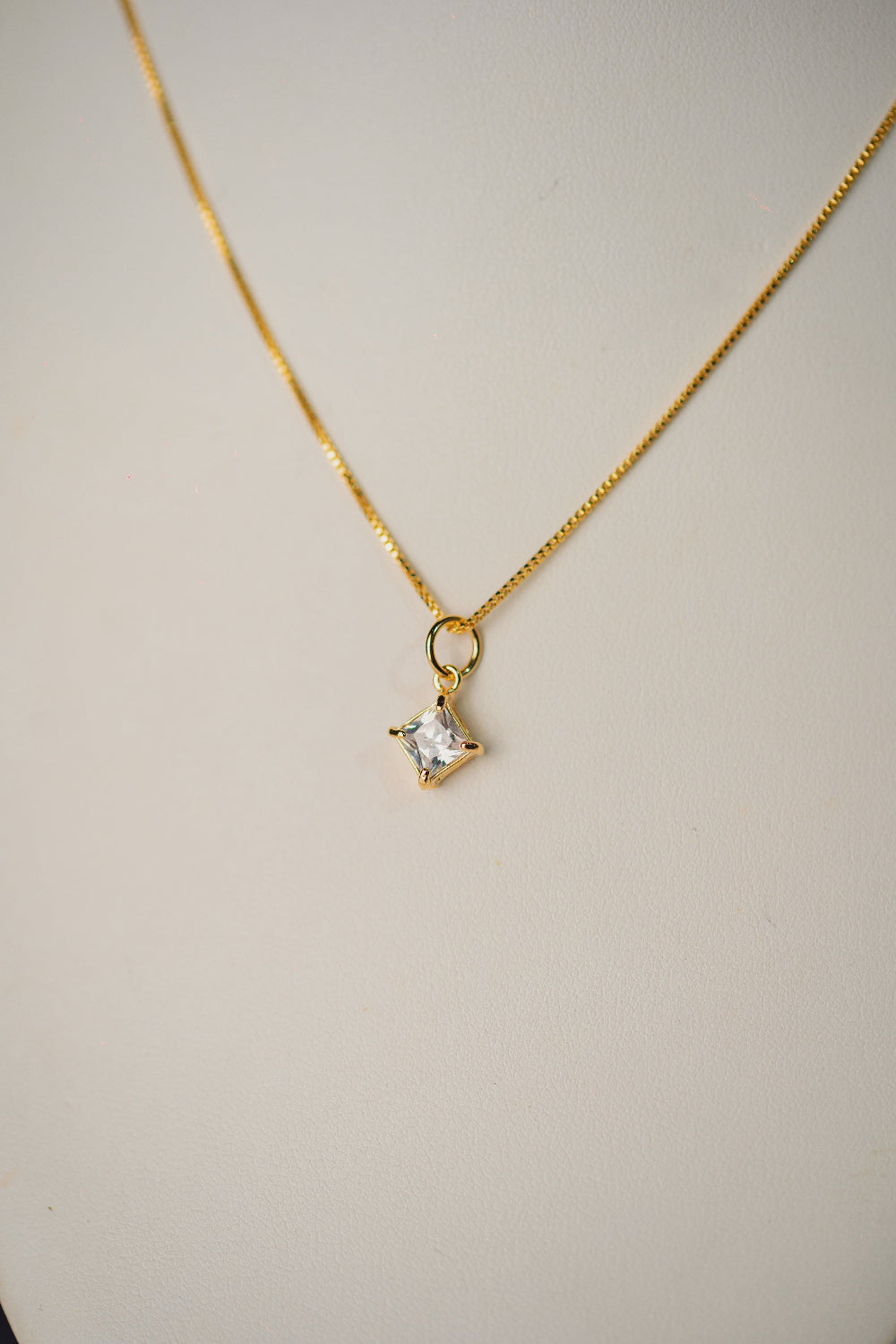 COLAR OUTLET FOLHEADO A OURO 18K