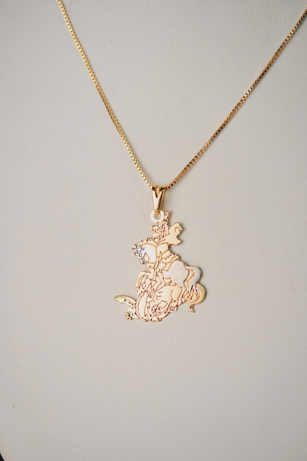 COLAR OUTLET FOLHEADO A OURO 18K