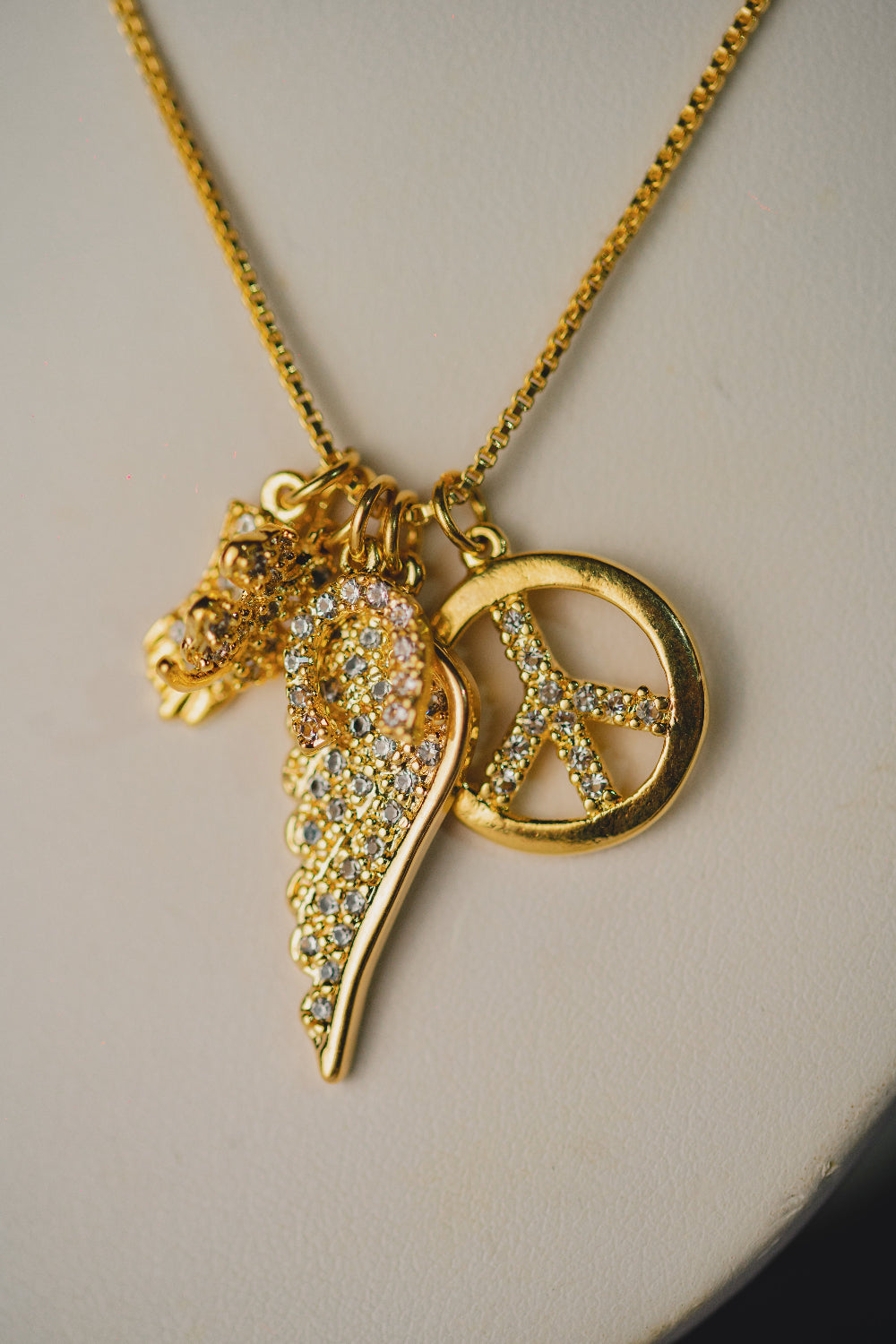 COLAR OUTLET FOLHEADO A OURO 18K