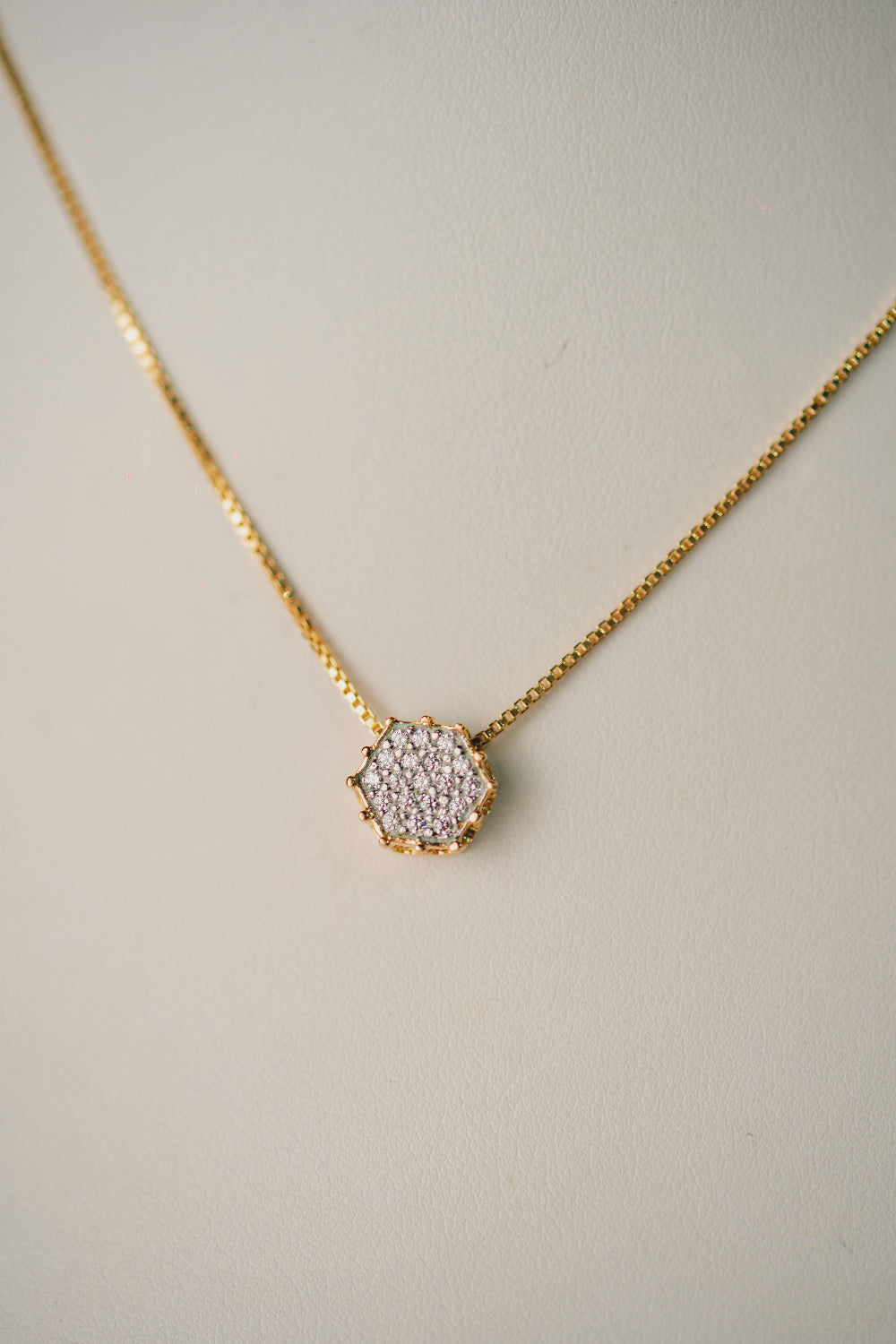 COLAR OUTLET FOLHEADO A OURO 18K