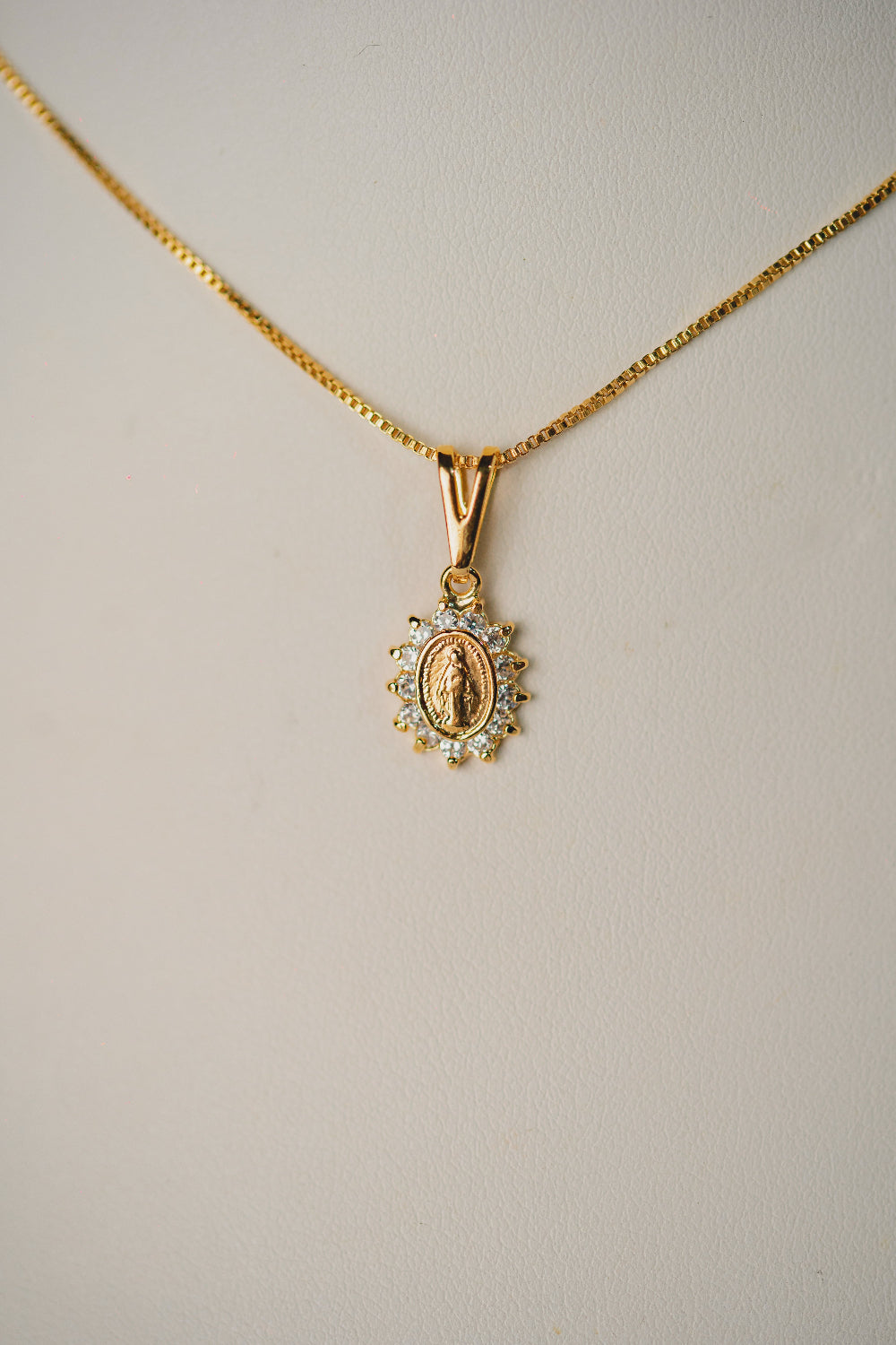 COLAR OUTLET FOLHEADO A OURO 18K
