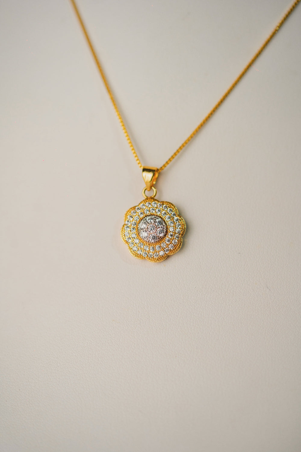COLAR OUTLET FOLHEADO A OURO 18K