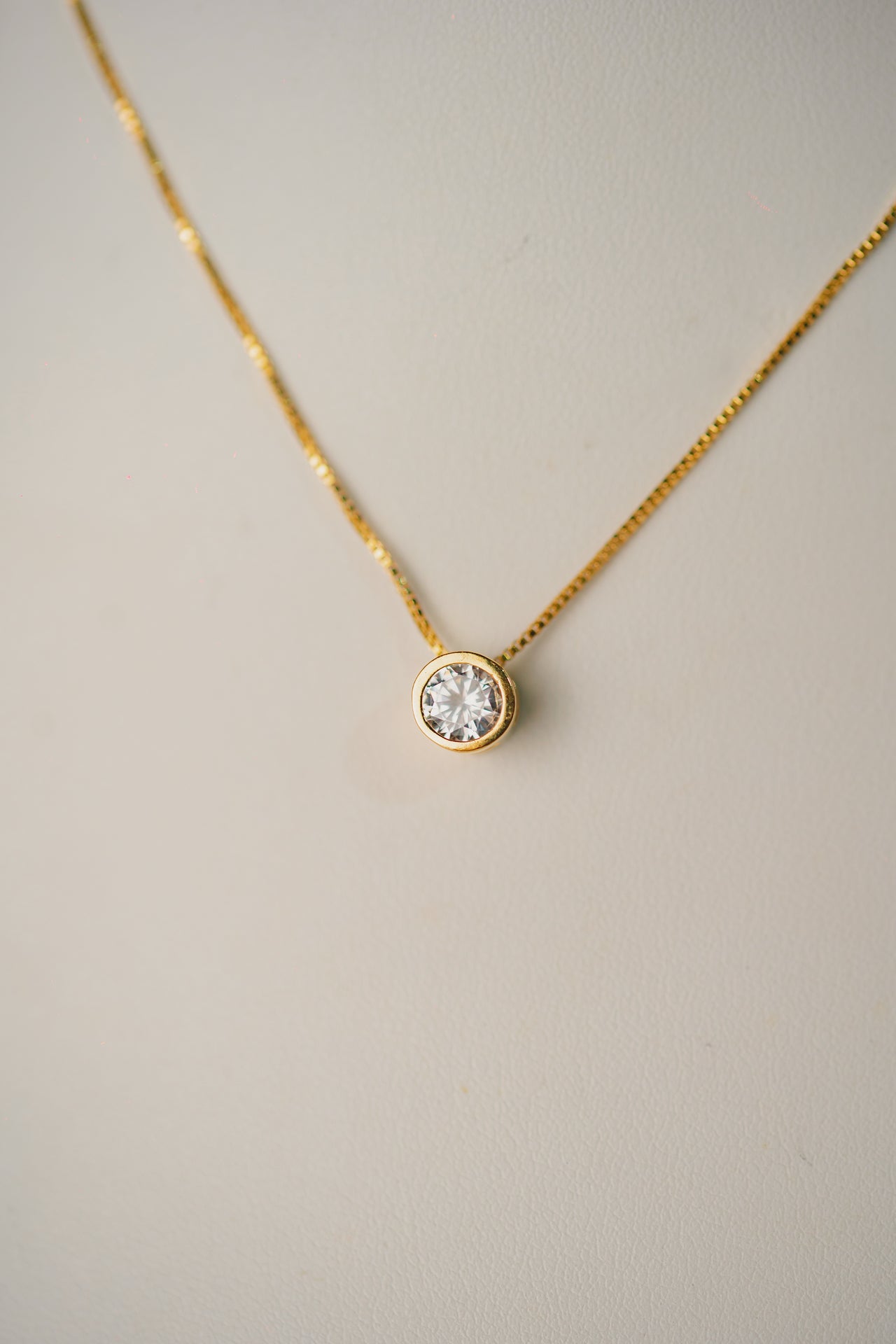 COLAR OUTLET FOLHEADO A OURO 18K