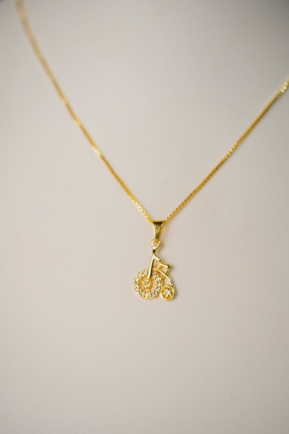 COLAR OUTLET FOLHEADO A OURO 18K