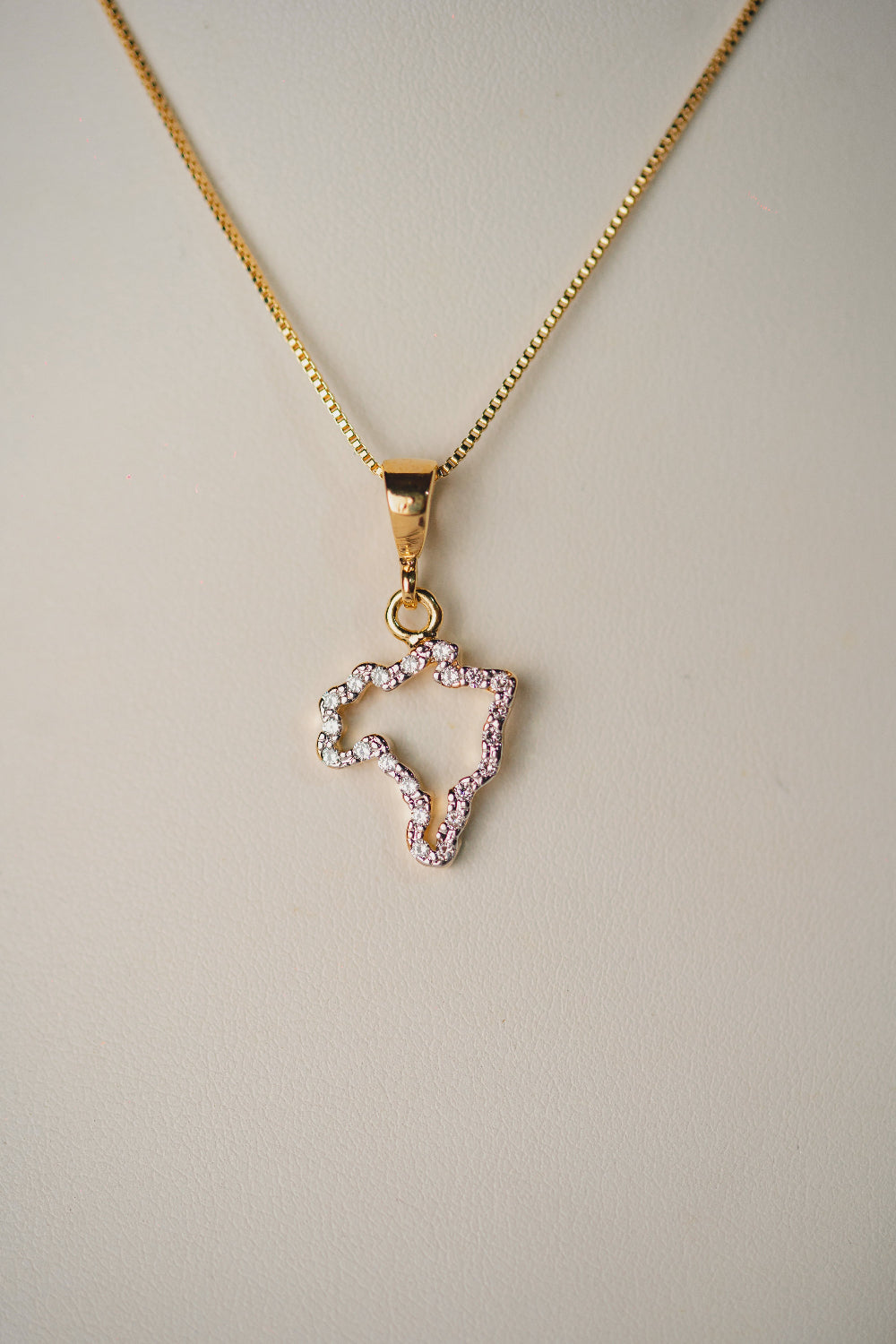 COLAR OUTLET FOLHEADO A OURO 18K