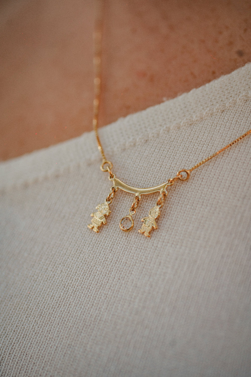 COLAR CASAL DE FILHOS COM PEDRA FOLHEADO A OURO 18K
