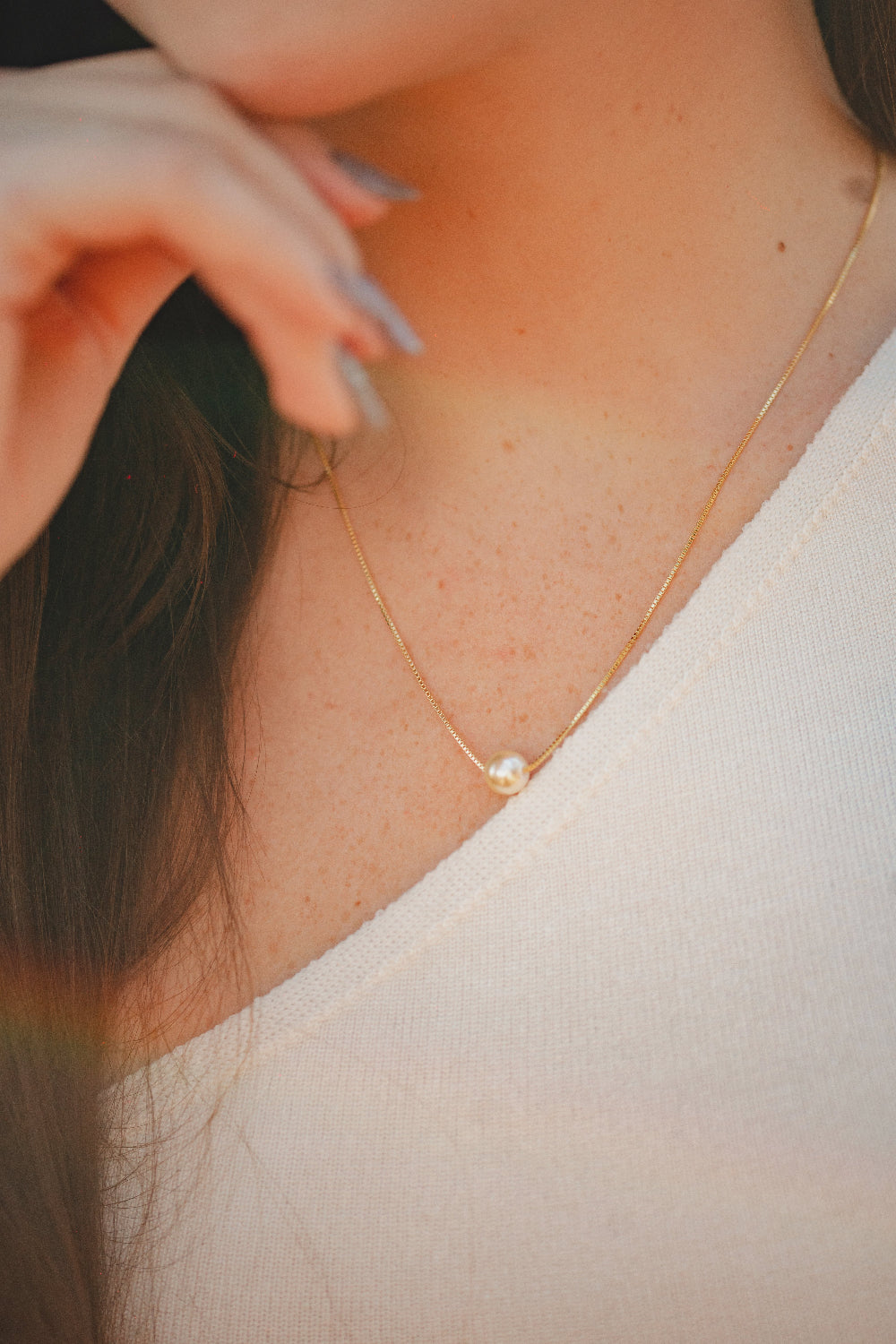 COLAR COM PINGENTE DE PEROLA GRANDE FOLHEADO A OURO 18K