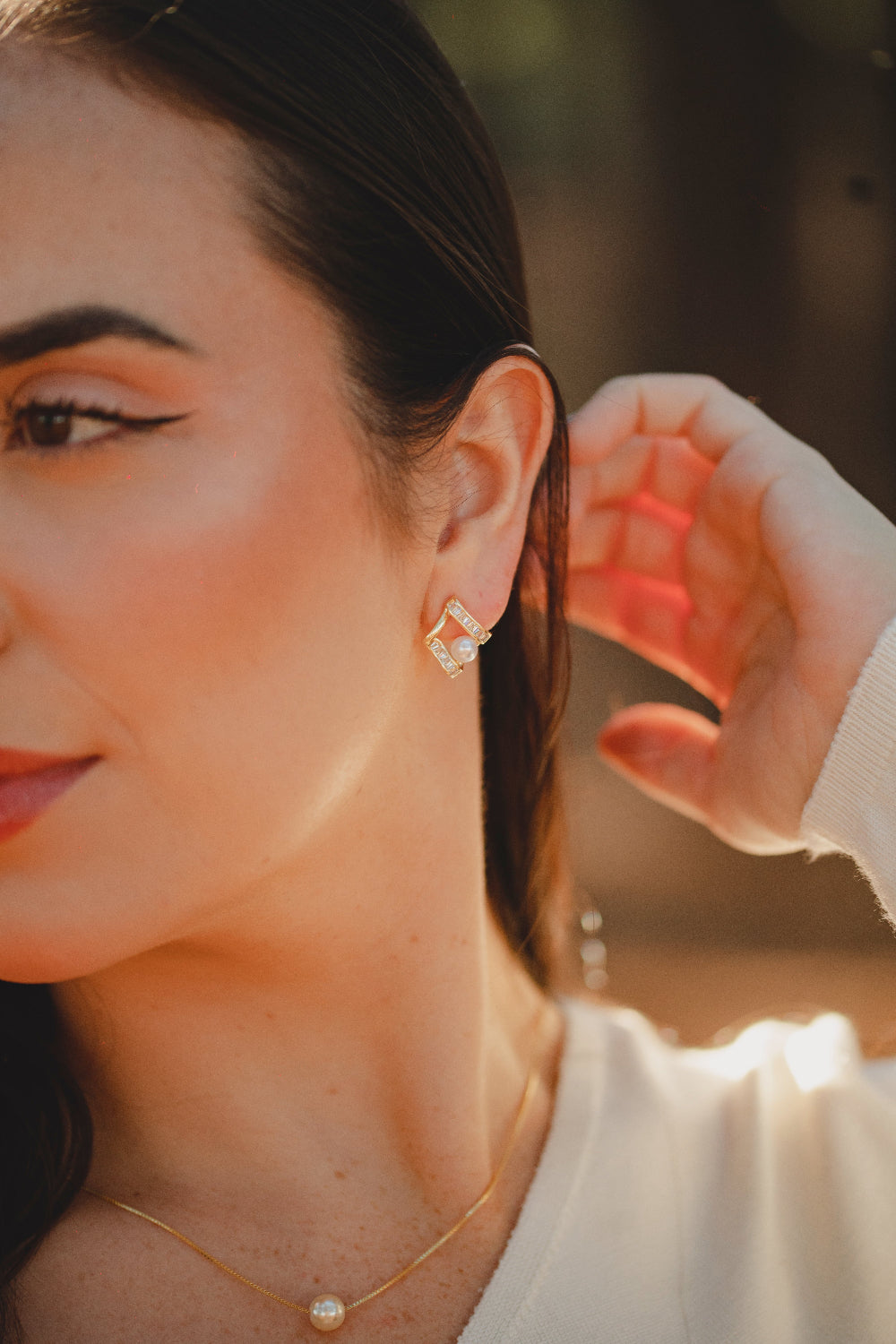 BRINCO LOSANGO COM ZIRCÔNIAS E PEROLA FOLHEADO A OURO 18K