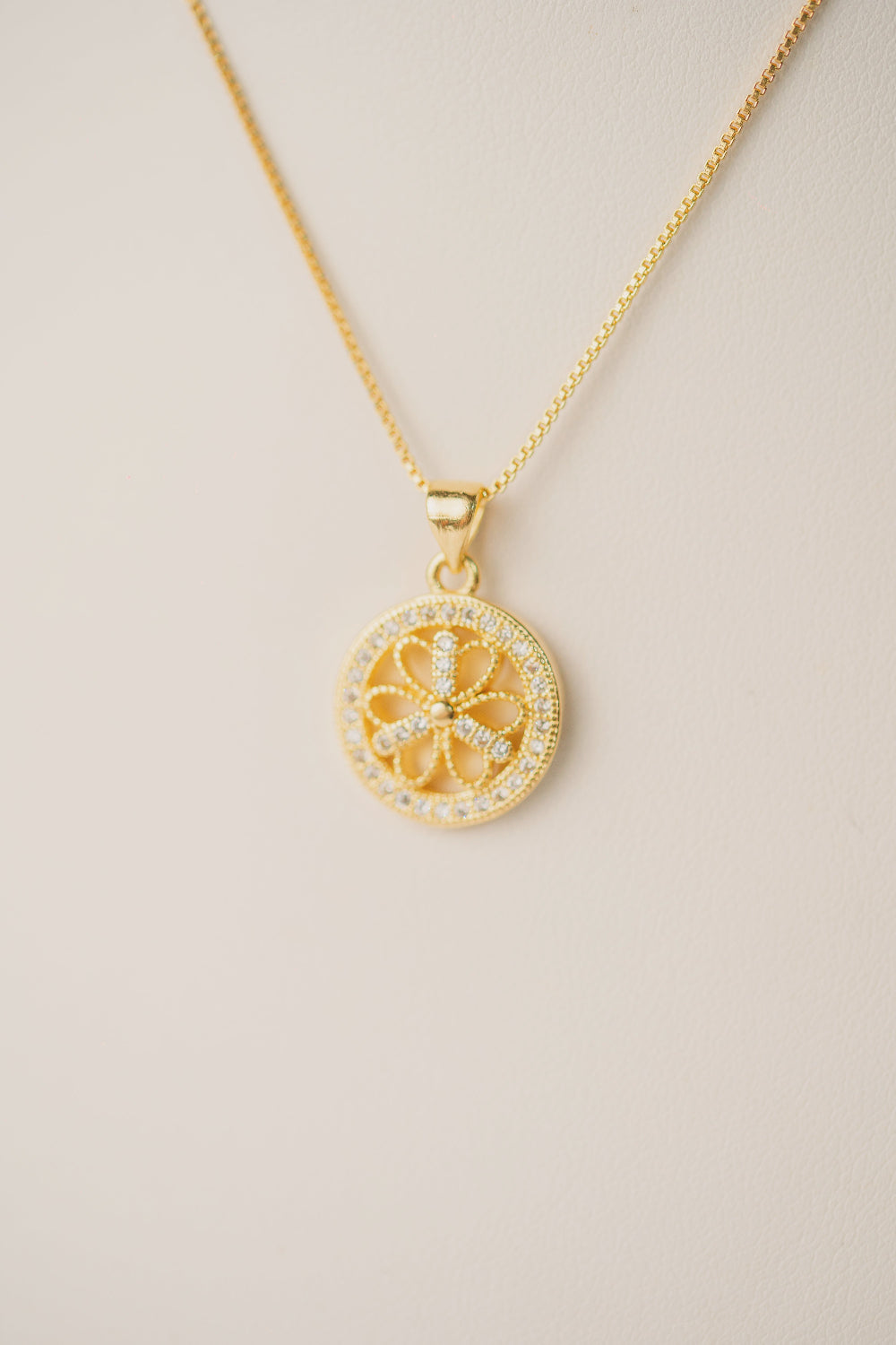 COLAR OUTLET FOLHEADO A OURO 18K