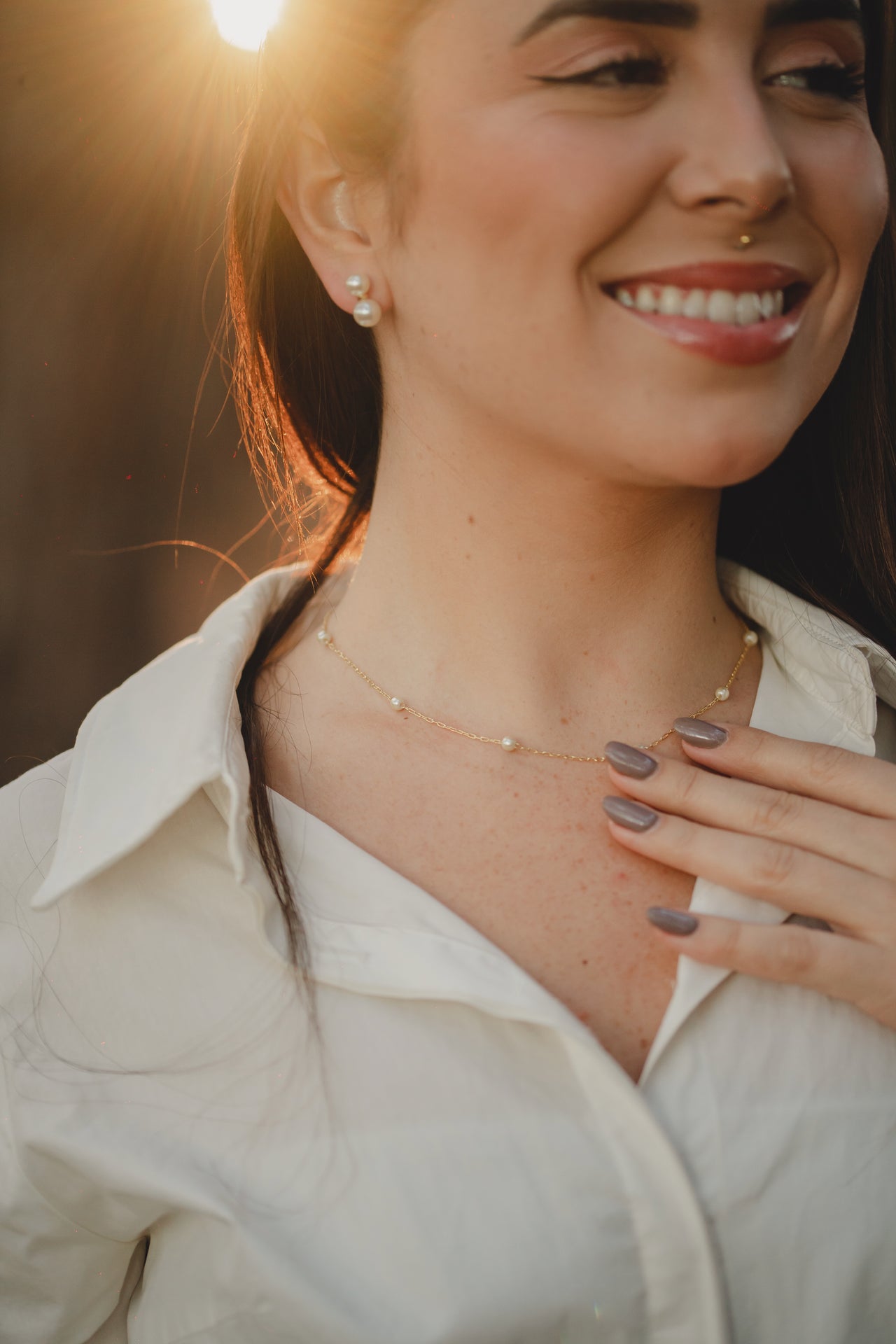 COLAR DE ELOS COM MINI PEROLAS FOLHEADO A OURO 18K