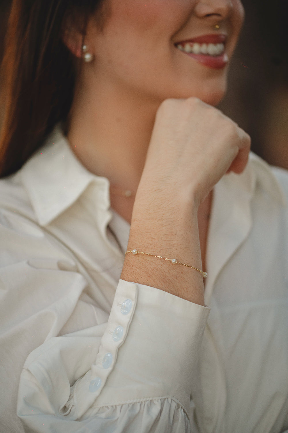 PULSEIRA DE ELOS COM MINI PEROLAS FOLHEADO A OURO 18K