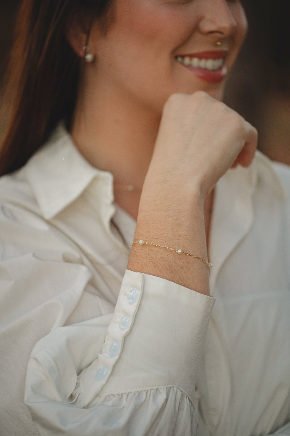 PULSEIRA DE ELOS COM MINI PEROLAS FOLHEADO A OURO 18K