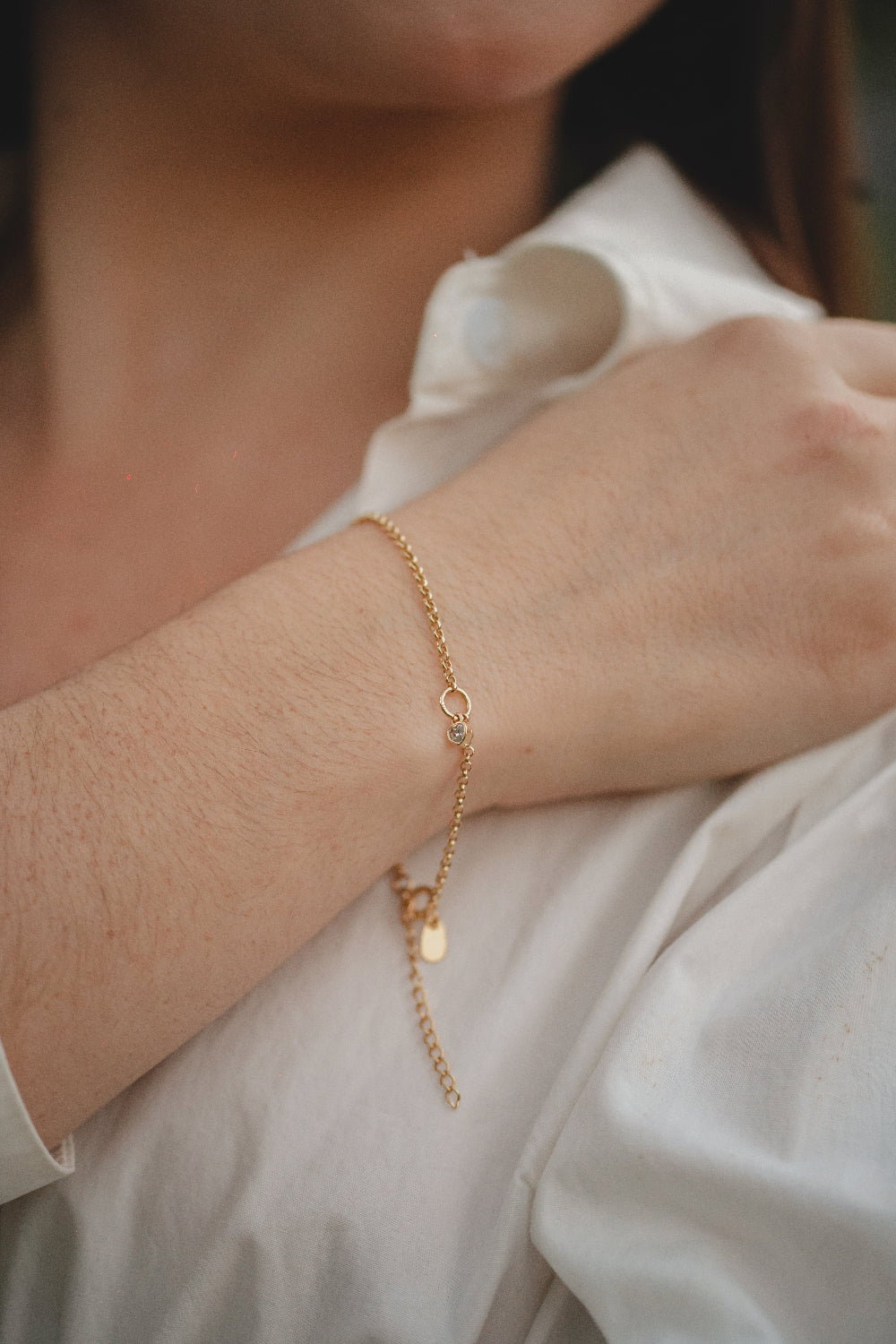 PULSEIRA DE ELOS FINOS COM MINI CORAÇÃO FOLHEADO A OURO 18K
