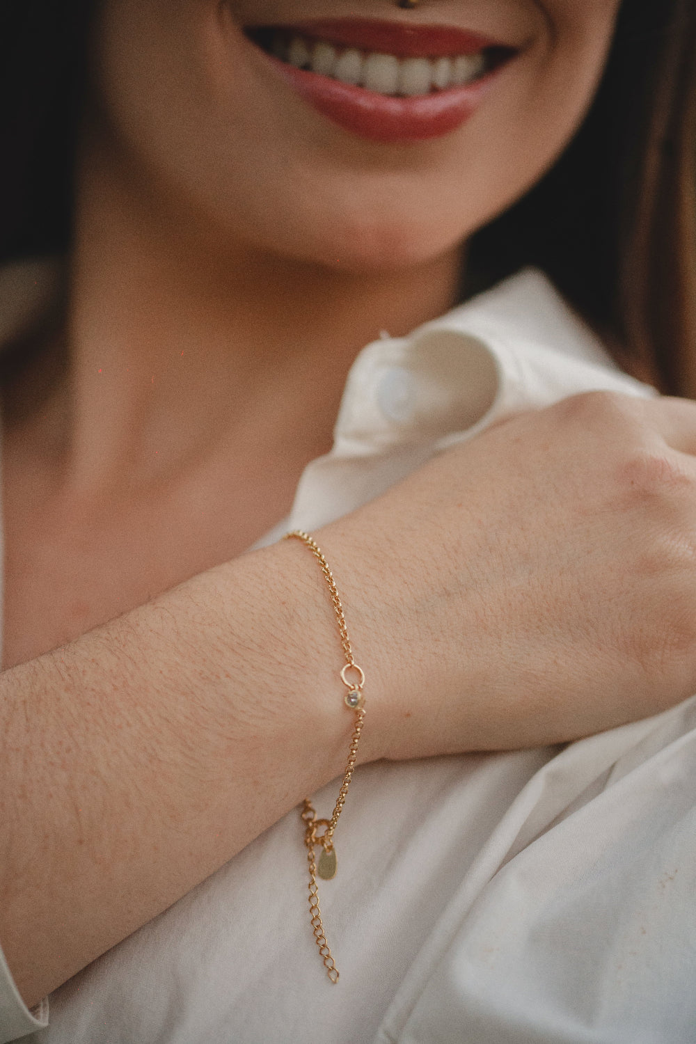 PULSEIRA DE ELOS FINOS COM MINI CORAÇÃO FOLHEADO A OURO 18K
