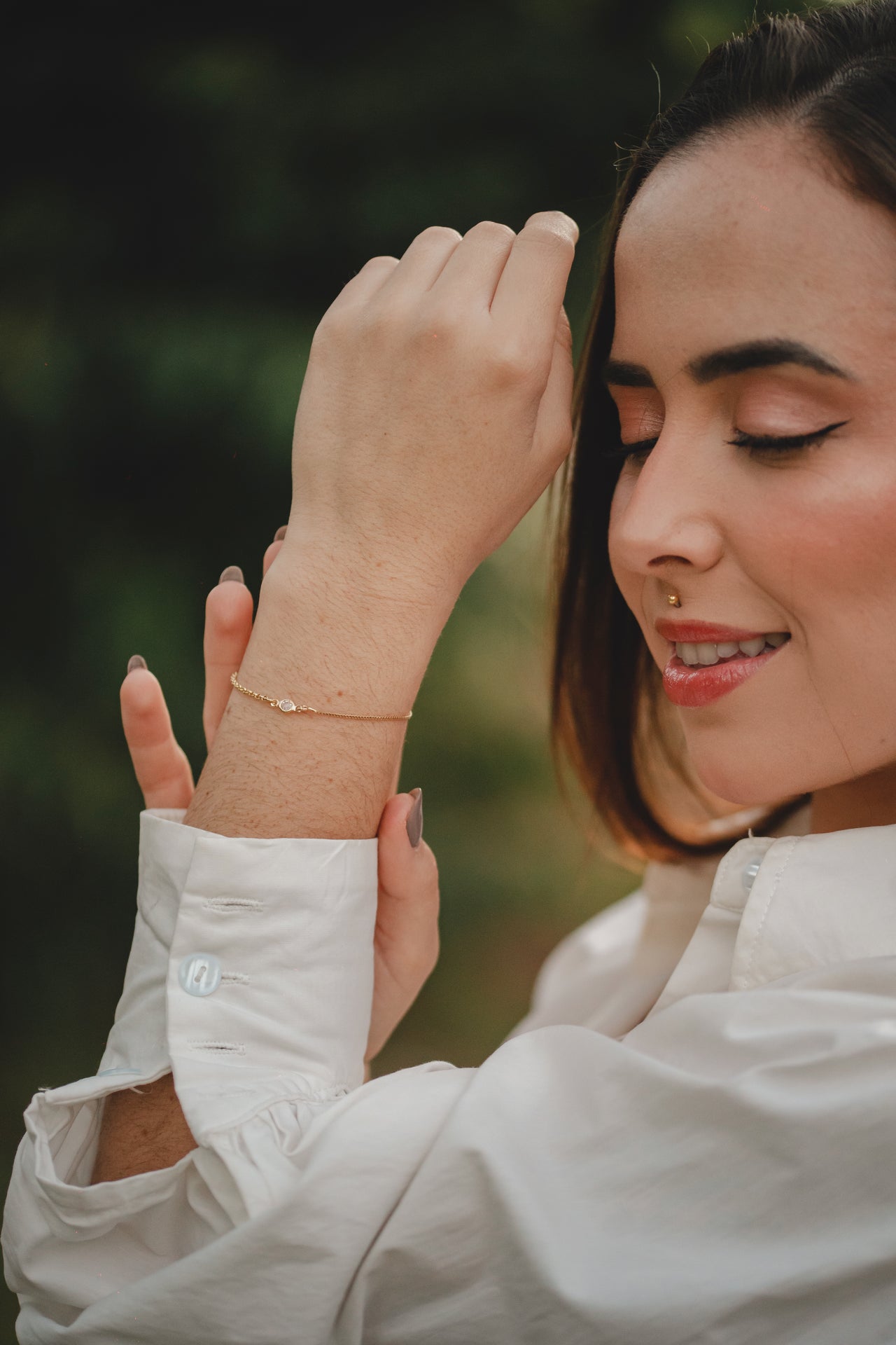 PULSEIRA LISA COM ELOS E ZIRCÔNIAS FOLHEADO A OURO 18K