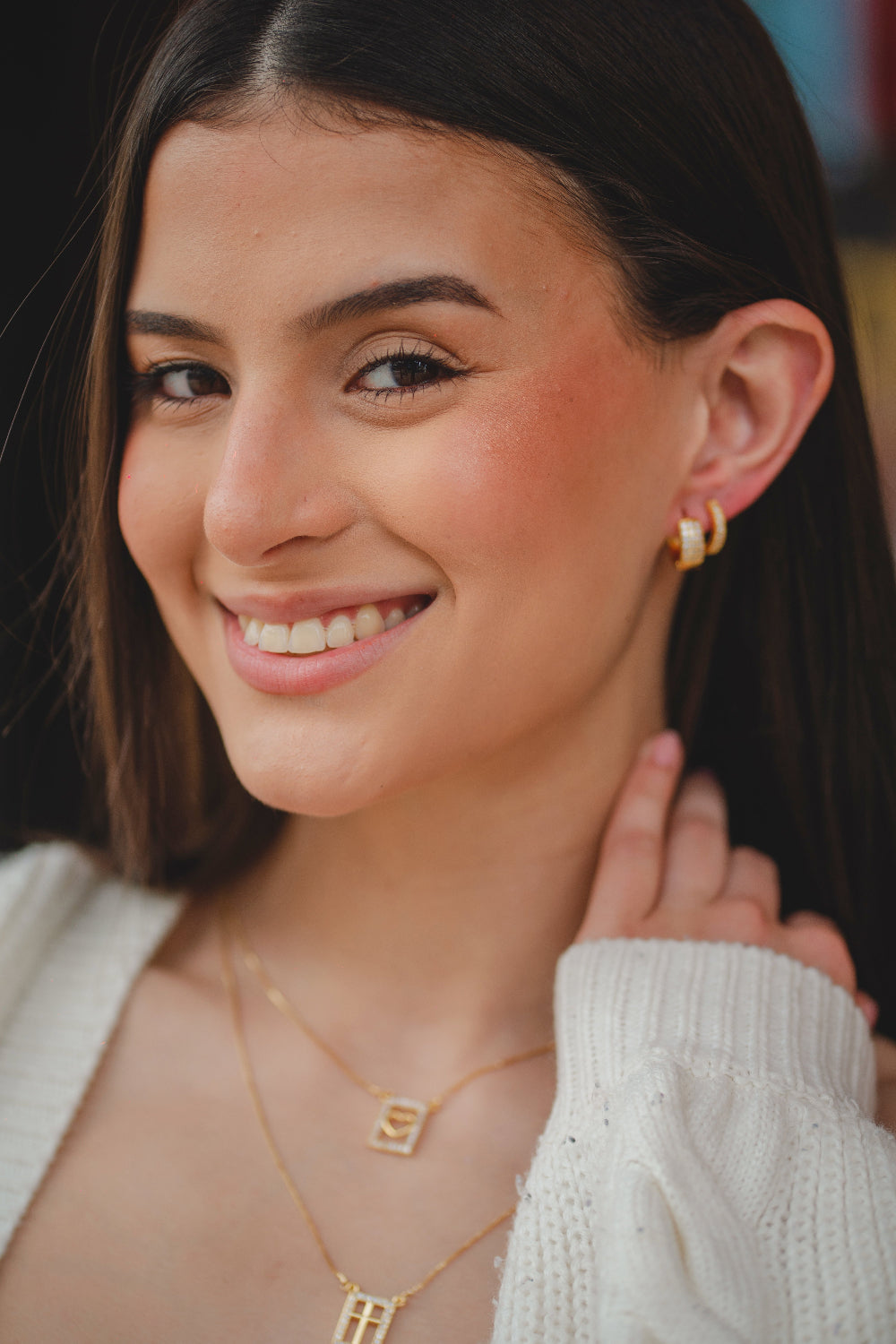 BRINCO ARGOLA CRAVEJADA DE ZIRCÔNIAS G FOLHEADO A OURO 18K