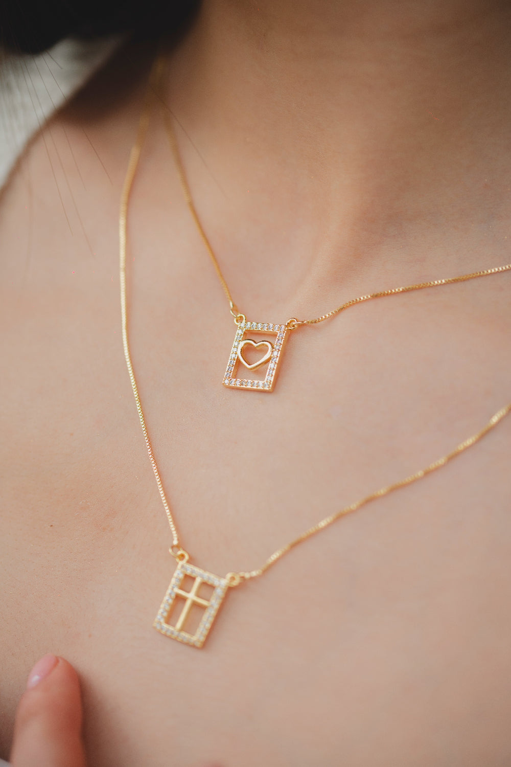 ESCAPULÁRIO DUPLO CRUZ E CORAÇÃO FOLHEADO A OURO 18K