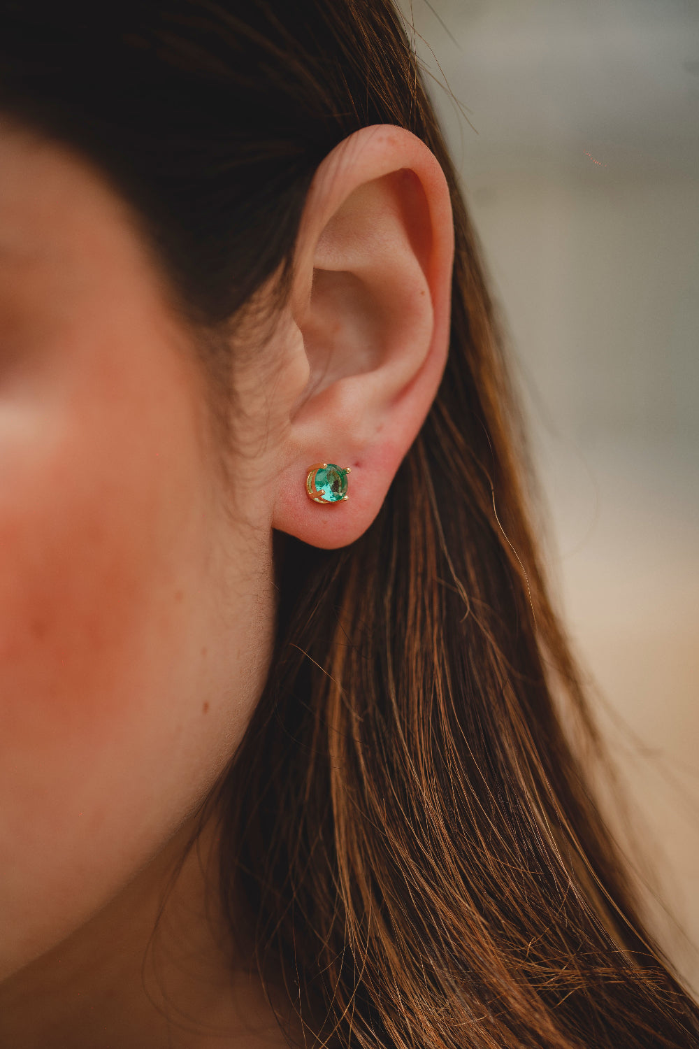 BRINCO REDONDO COM ZIRCÔNIA FOLHEADO A OURO 18K